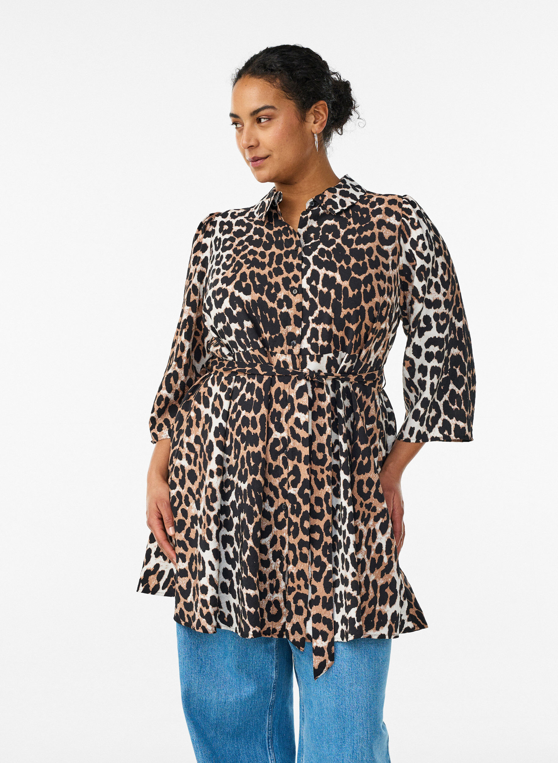 Gemusterte Tunika mit Bindeg&uuml;rtel und 3/4-&Auml;rmeln, Braun, Model