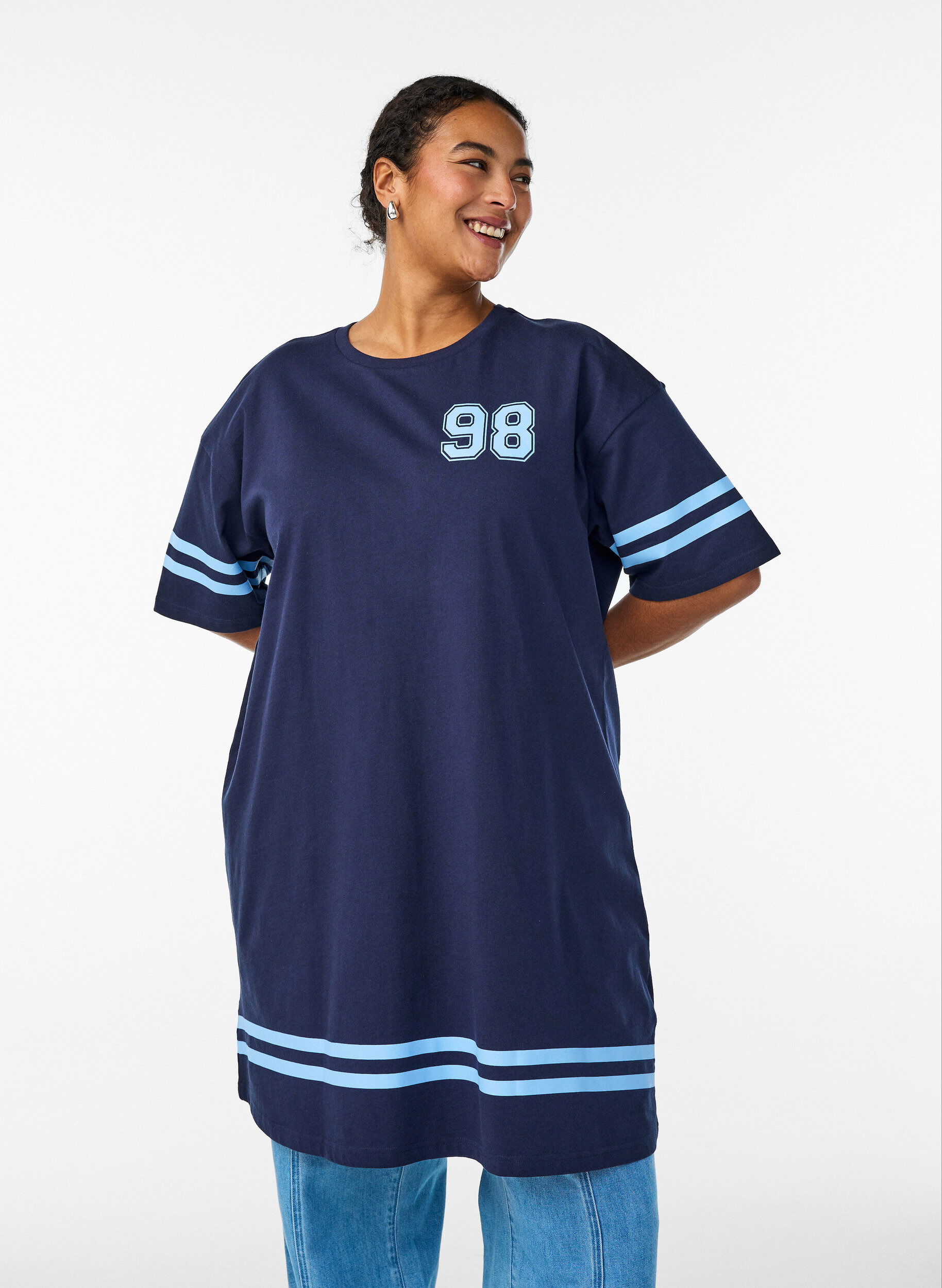 Kurzes T-Shirt-Kleid mit sportlichen Details, Blau, Model