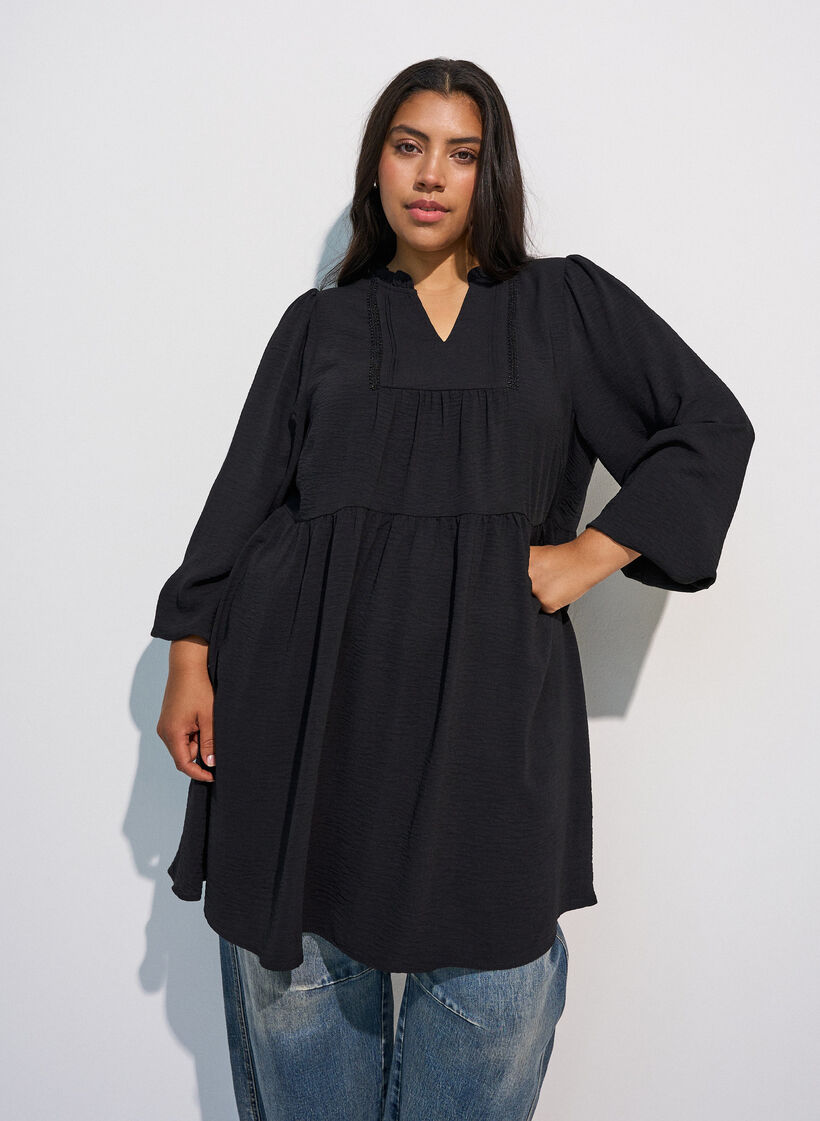 Robe coupe &eacute;vas&eacute;e avec une taille empire, Noir, Model image number 0