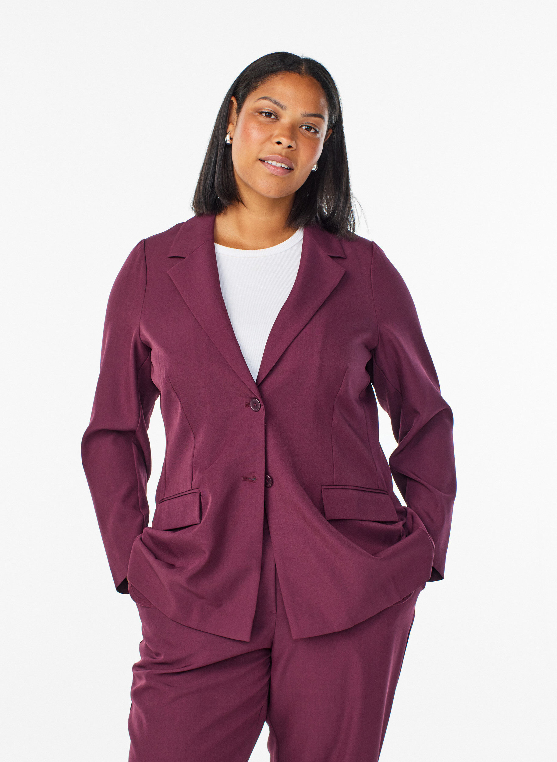 Blazer mit Taschen und Schlitzen, Dunkles Bordeaux, Model
