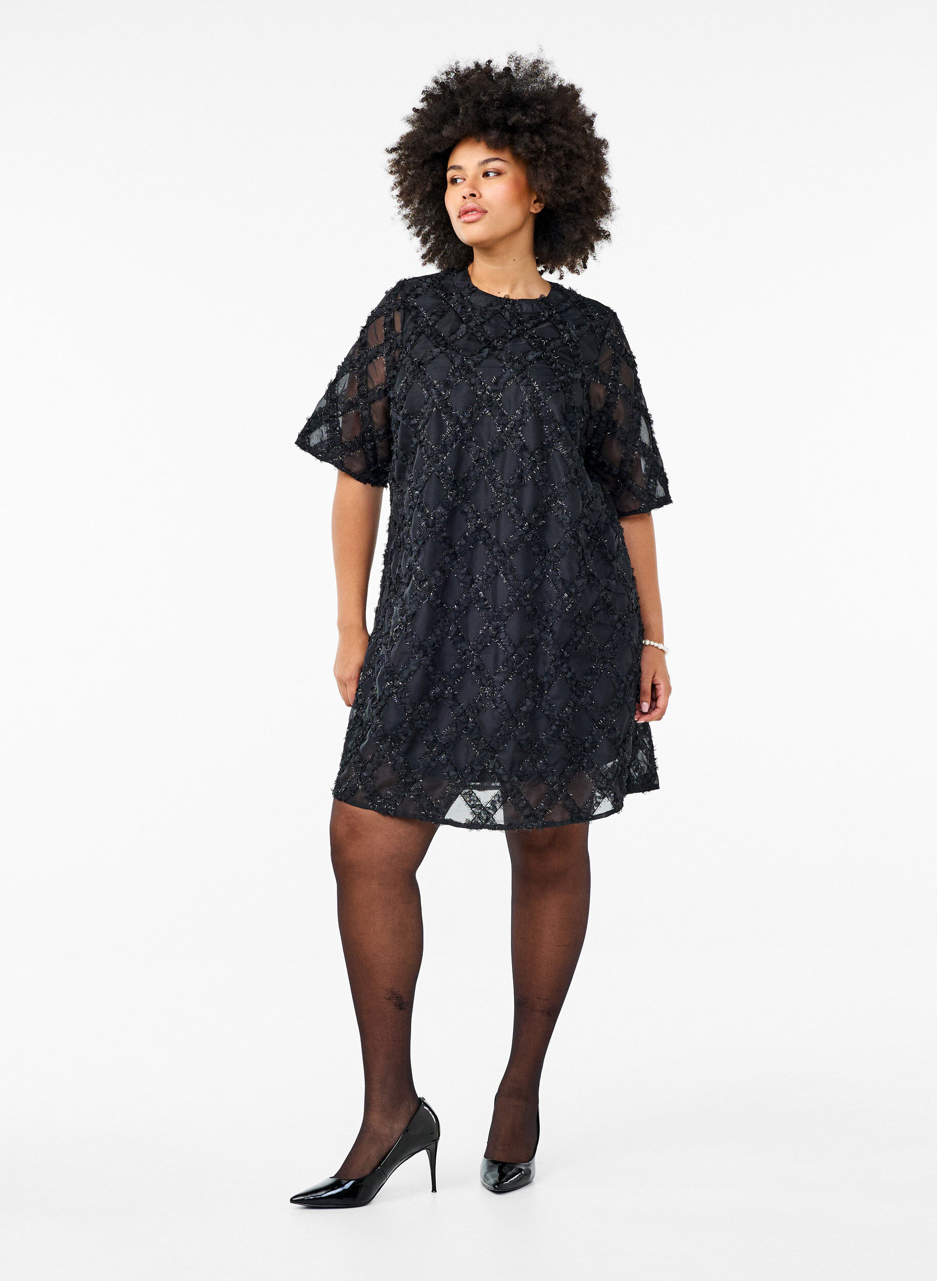 Zizzi Robe courte textur&eacute;e, Black, Model image number 2