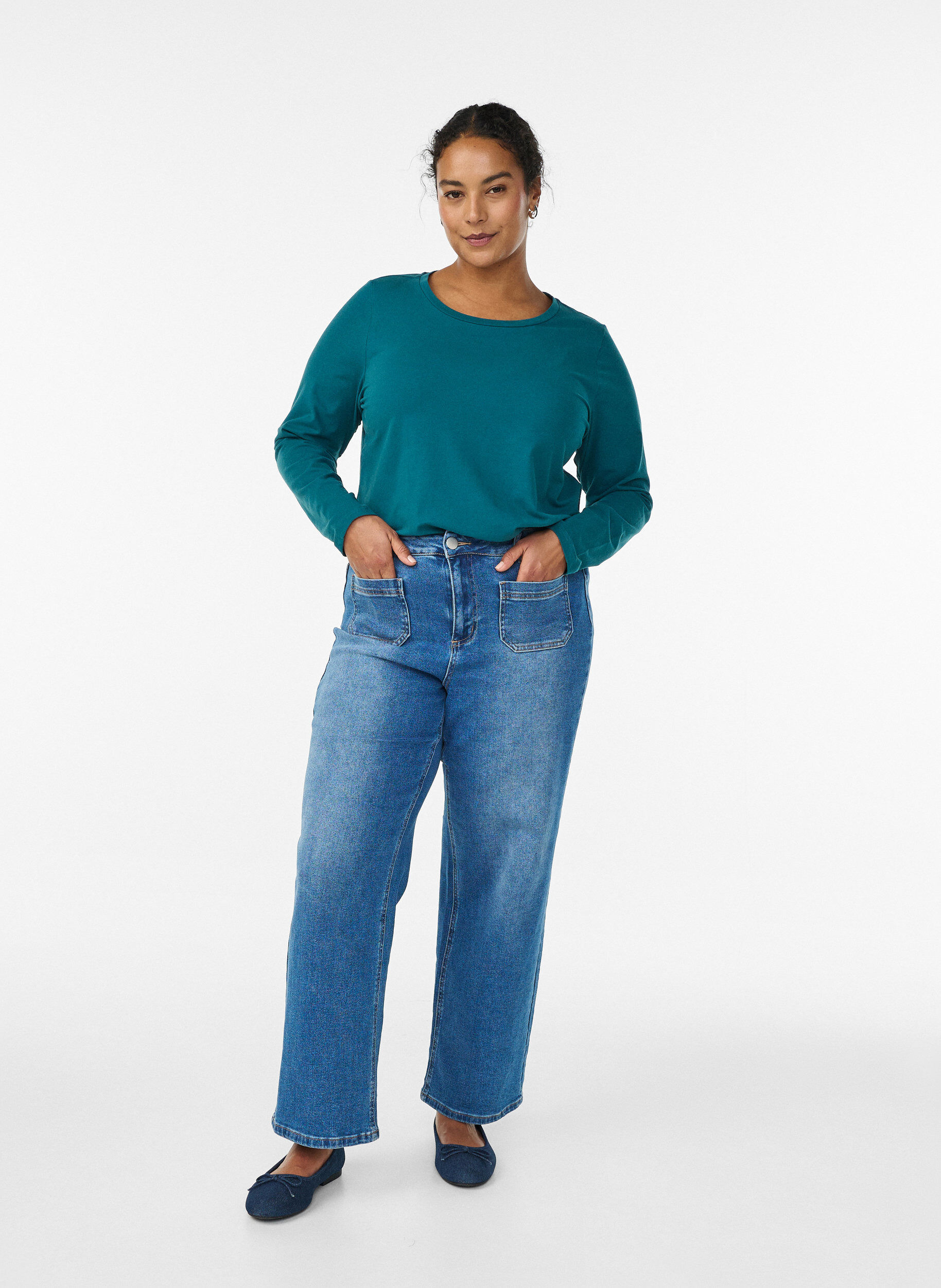 Zizzi Basic Top aus Jersey mit langen &Auml;rmeln, Gr&uuml;n, Model image number 1