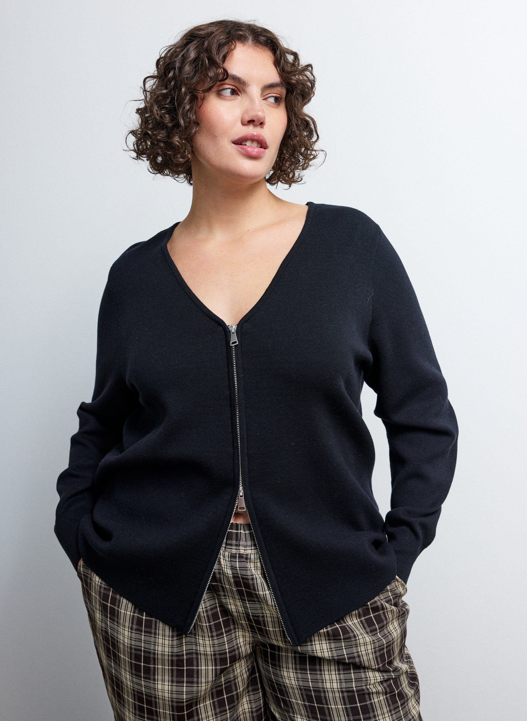 ZizziStrickjacke mit 2-Wege-Rei&szlig;verschluss, Schwarz, Model image number 0