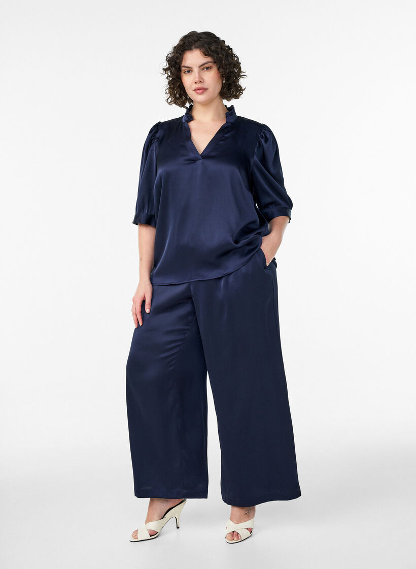 Pantalon aspect satin &agrave; jambes larges et droites, Bleu, Model image number 0