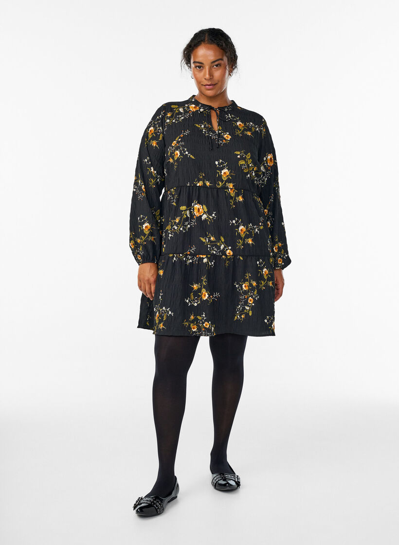 Robes &agrave; imprim&eacute; floral avec fermeture &agrave; cravate, Noir, Model image number 1
