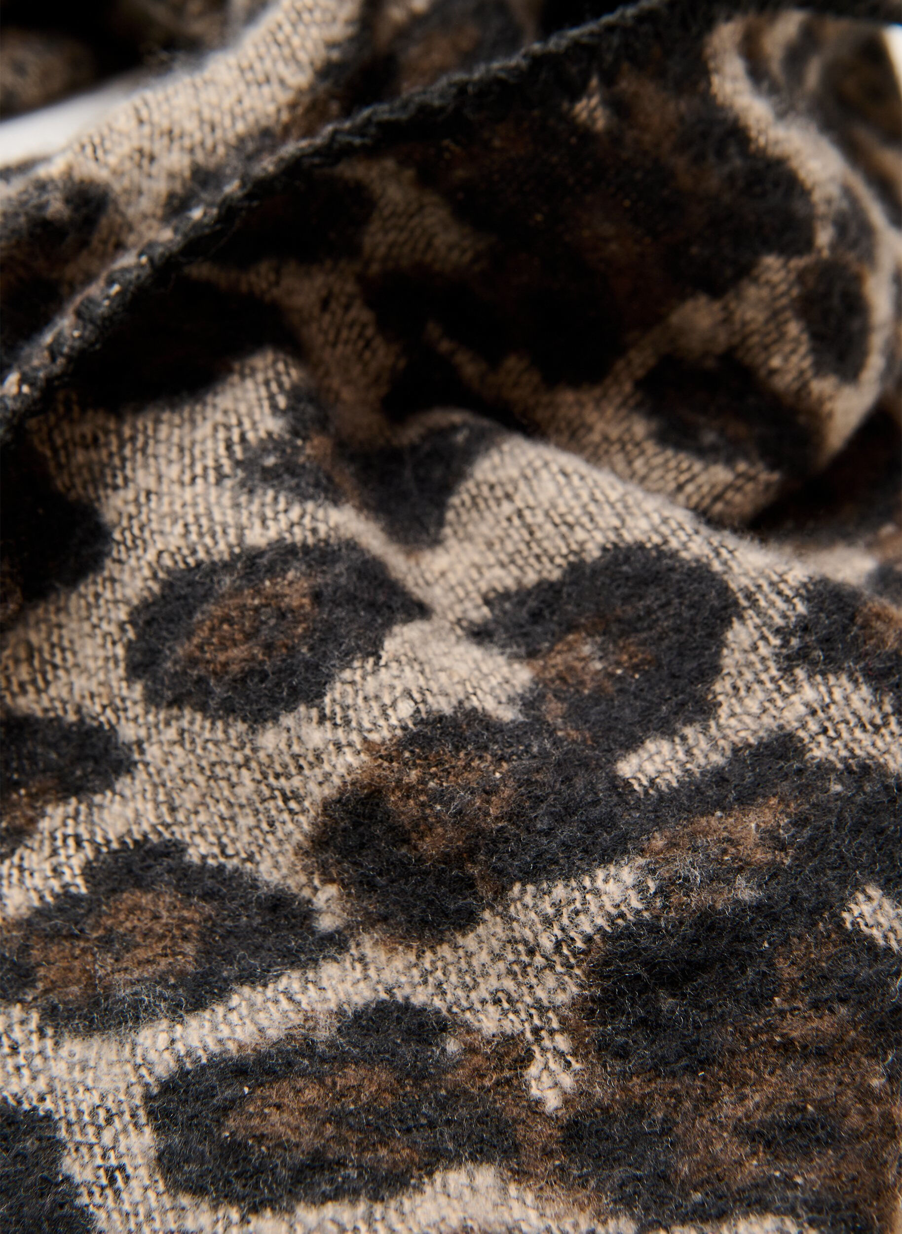 Zizzi Weicher Schal mit Muster und warmen Farben, Braun, Packshot image number 1