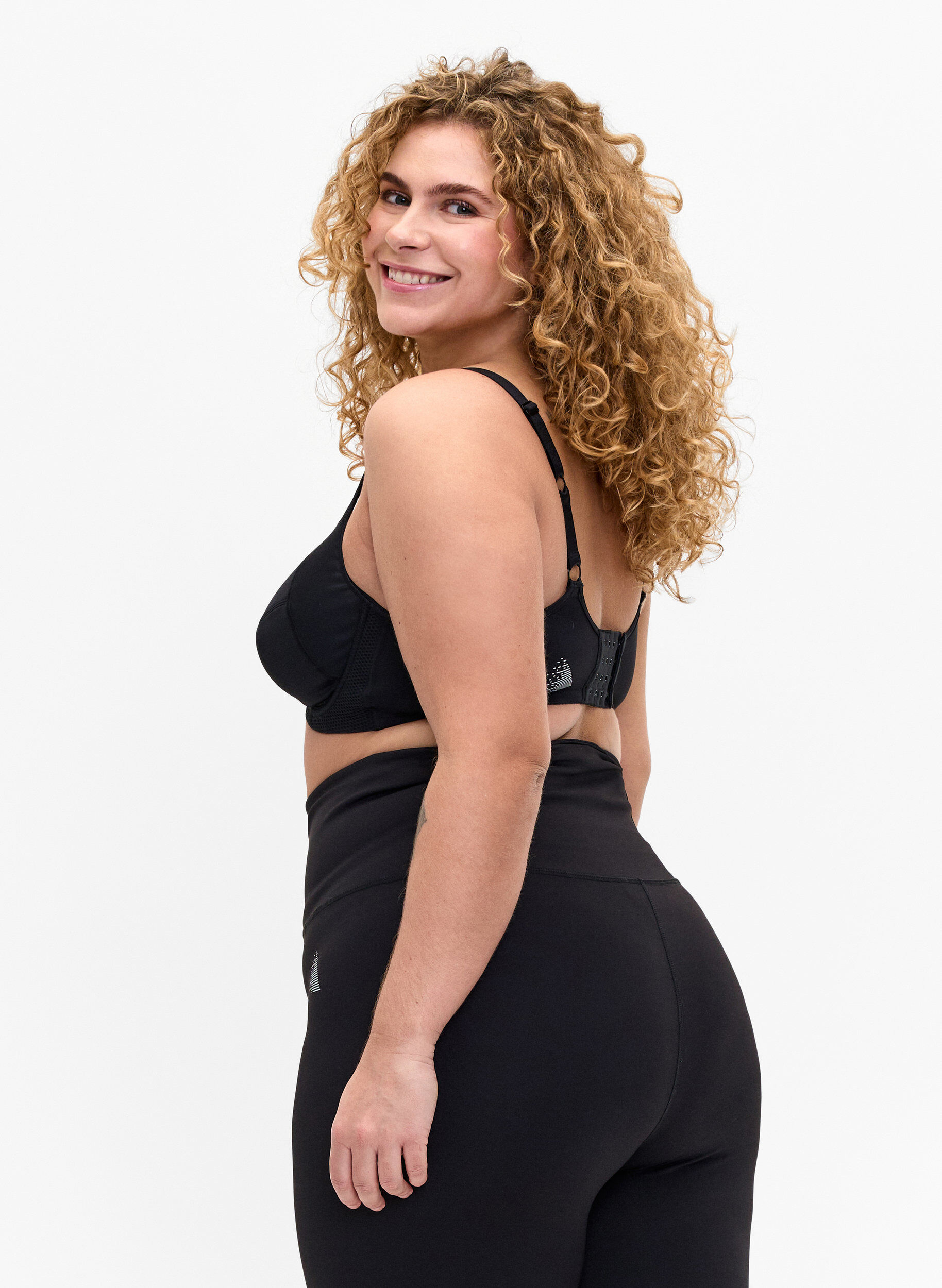 Zizzi CORE, HIGH SUPPORT WIRE BRA &ndash; Sport-BH mit B&uuml;gel, Schwarz, Model image number 2