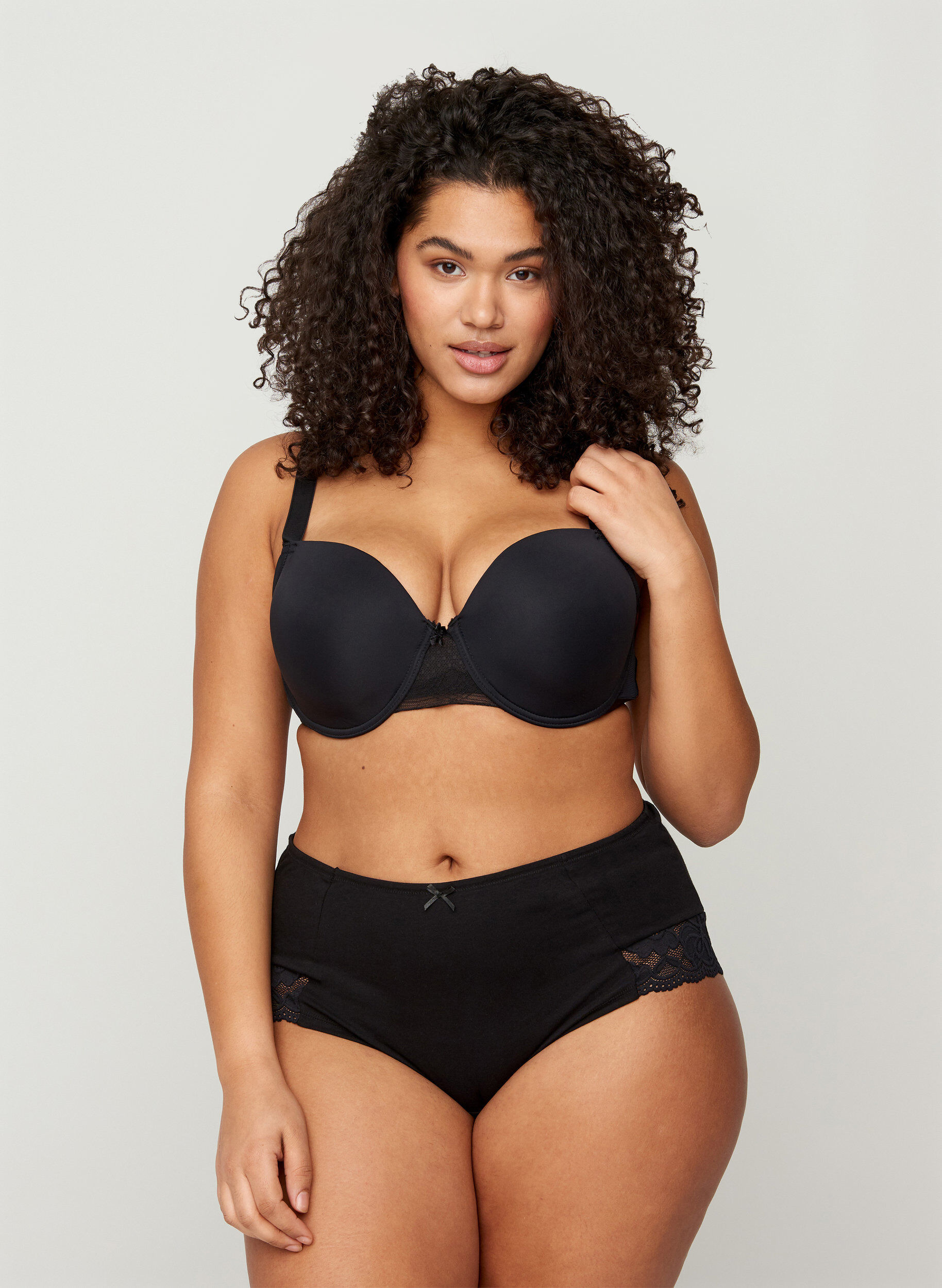 Zizzi3er Pack Hipster-Panties mit Spitzenb&uuml;ndchen, Schwarz, Model image number 1
