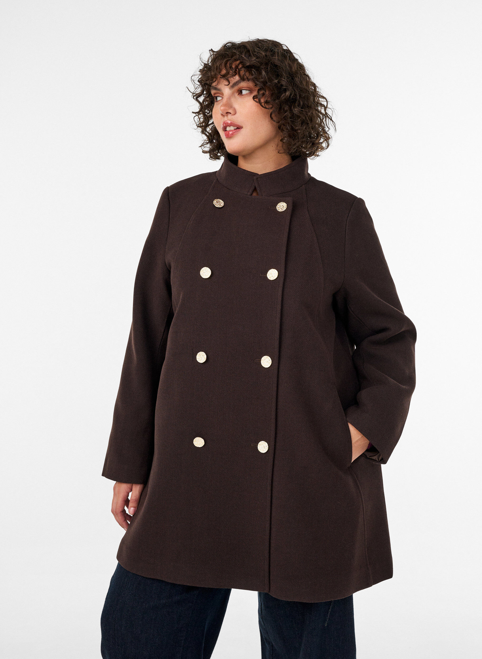 Manteau coupe &eacute;vas&eacute;e avec boutons dor&eacute;s, Marron, Model