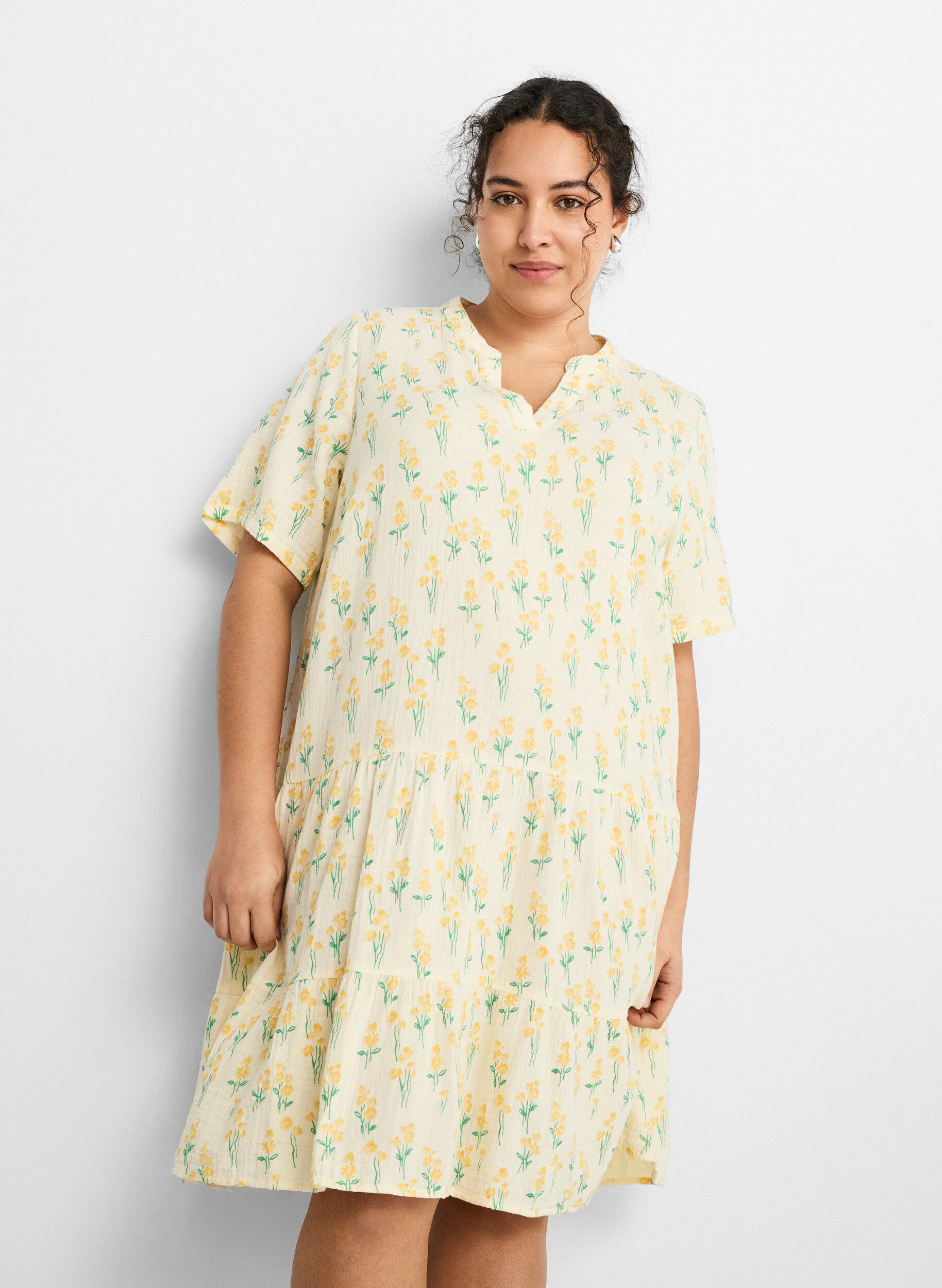 ZizziKurzes A-Linien-Kleid aus Baumwollmusselin, Gelb, Model image number 3