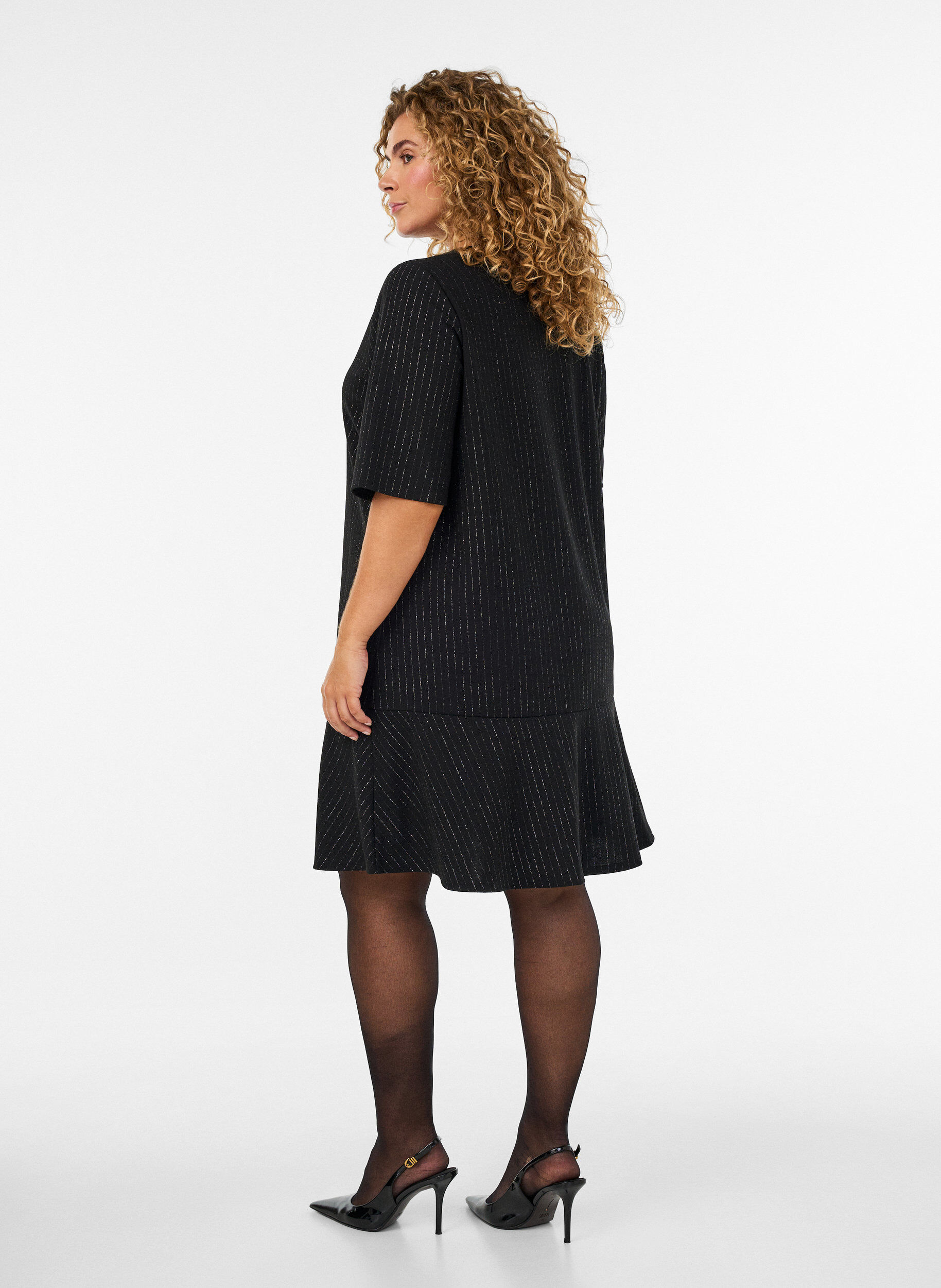 ZizziRobe courte coupe &eacute;vas&eacute;e avec des rayures paillet&eacute;es, Noir, Model image number 2