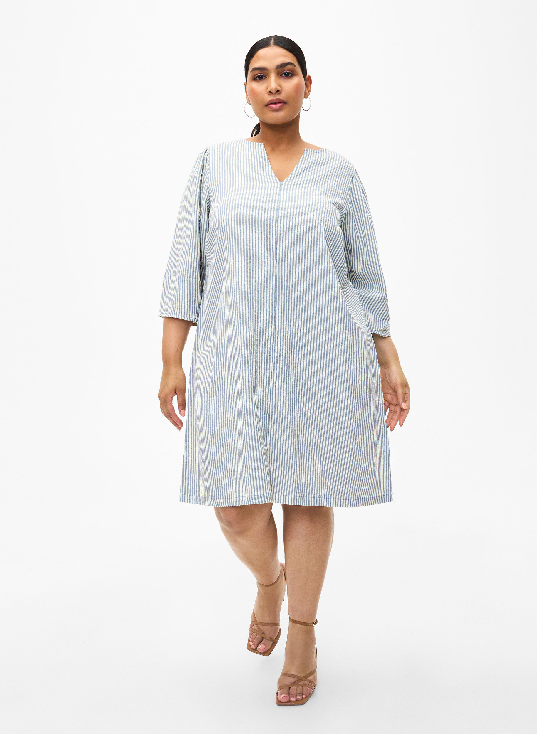 Zizzi Robe ray&eacute;e &agrave; manches 3/4, Blue Stripe, Model image number 2
