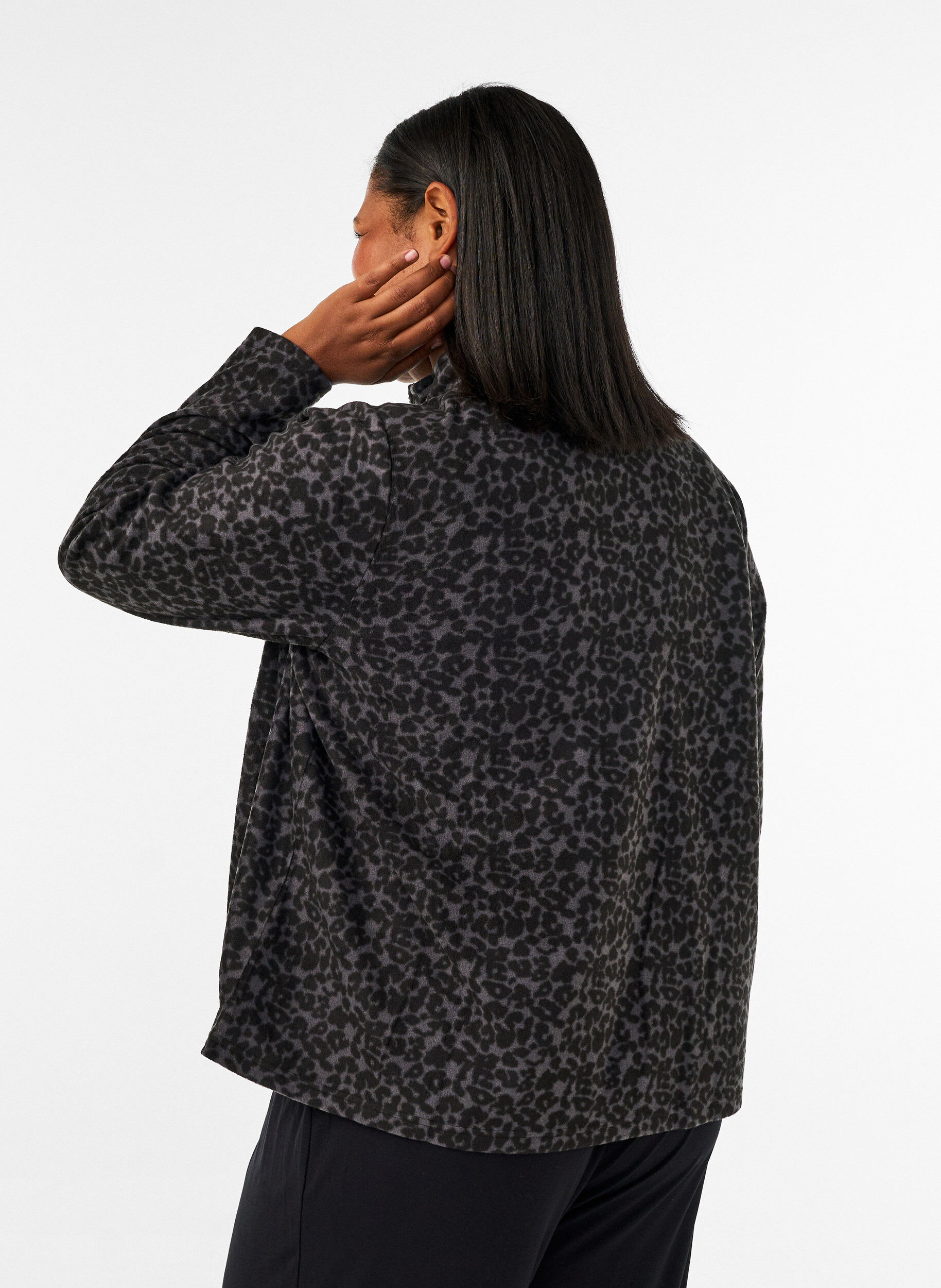 ZizziFleecejacke mit Leopardenmuster und hohem Kragen, Schwarz, Model image number 2