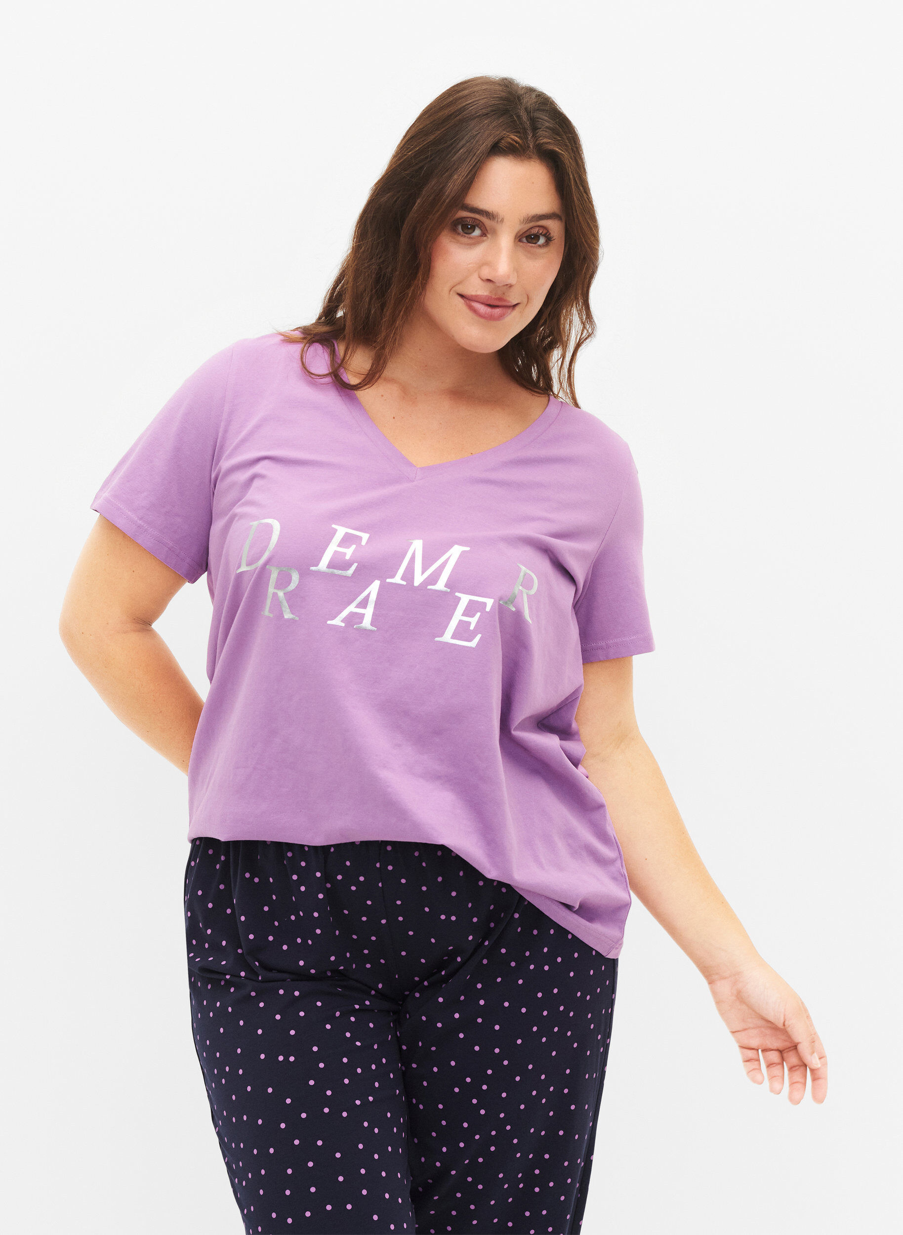 Zizzi T-shirt de nuit en coton avec impression de texte, L.Crystal w.Dreamer, Model image number 0