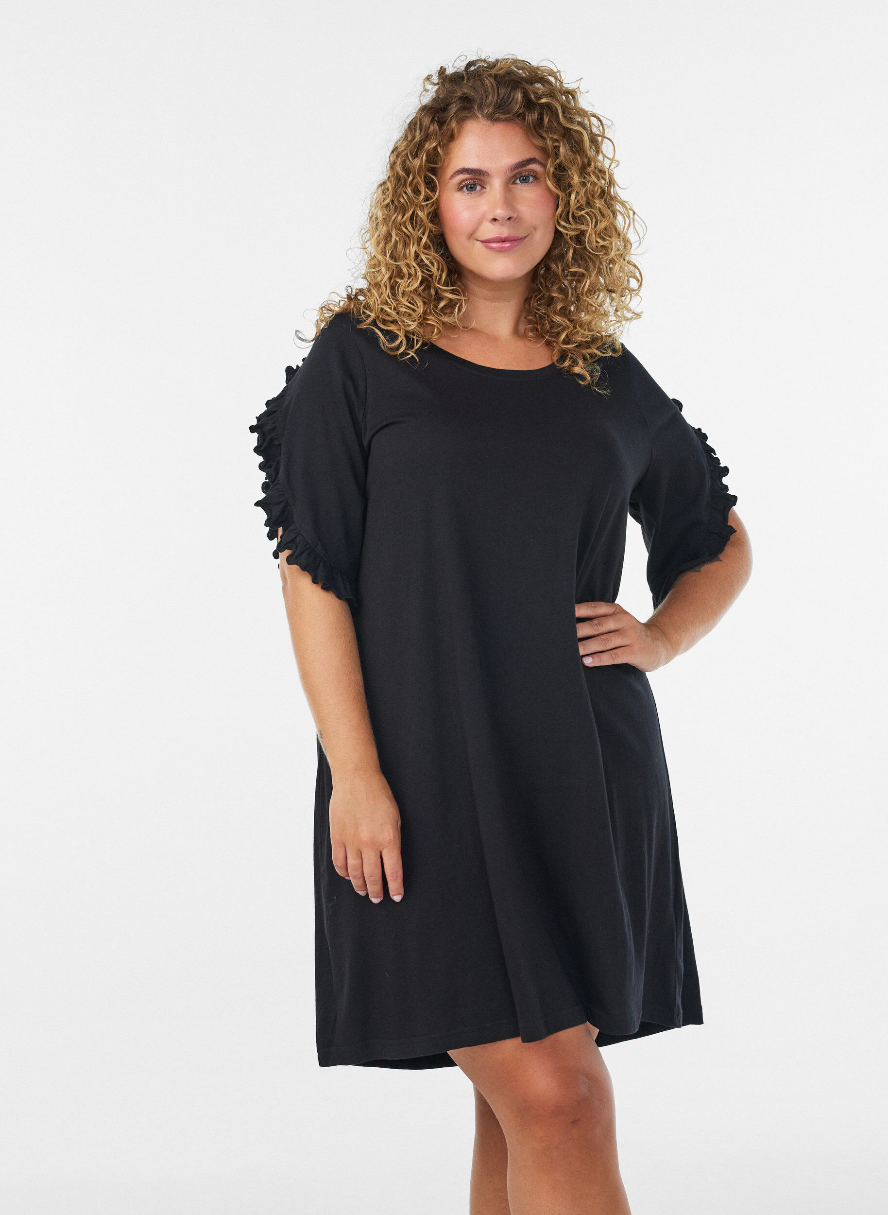 Chemise de nuit en coton bio avec manches &agrave; volants, Noir, Model