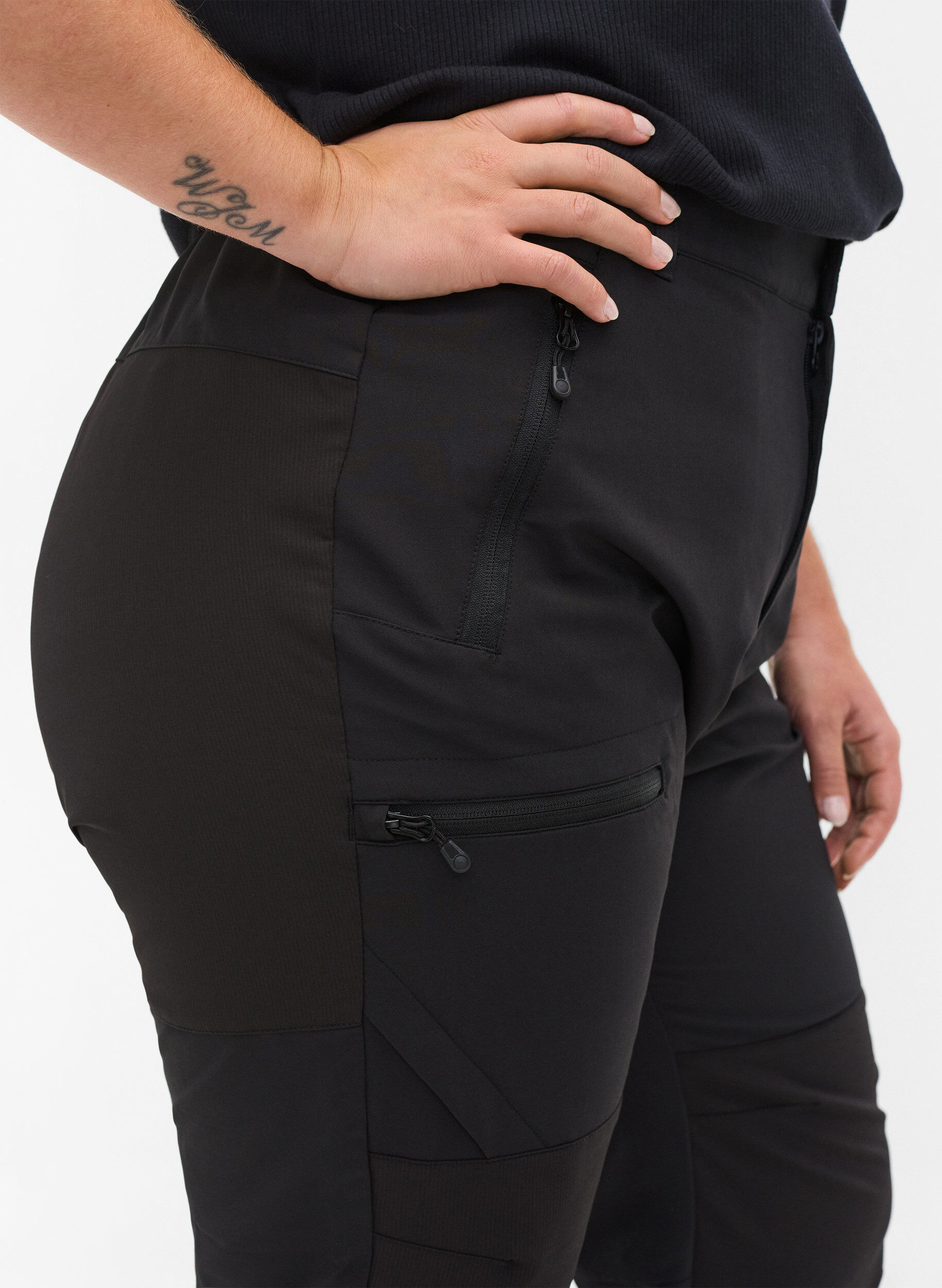 Zizzi Wanderhose mit Taschen, Black, Model image number 3