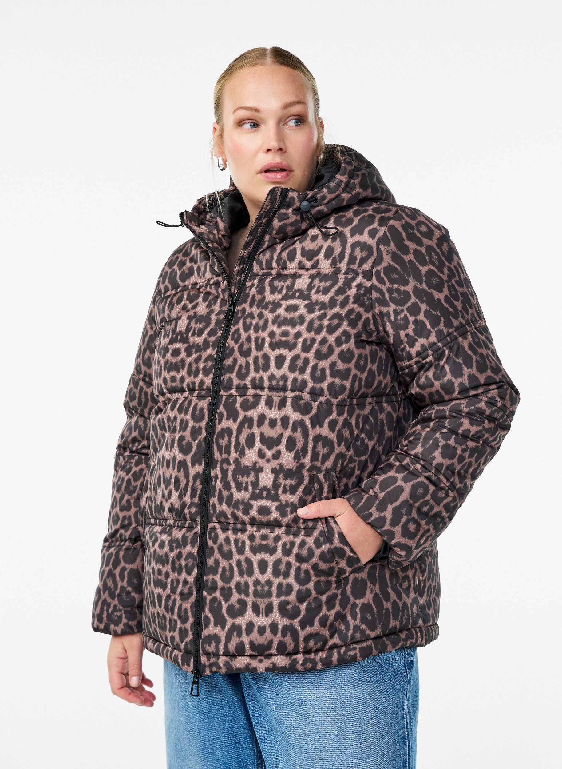Zizzi Kurze Steppjacke mit Kapuze und Zwei-Wege-Rei&szlig;verschluss, Schwarz, Model image number 0