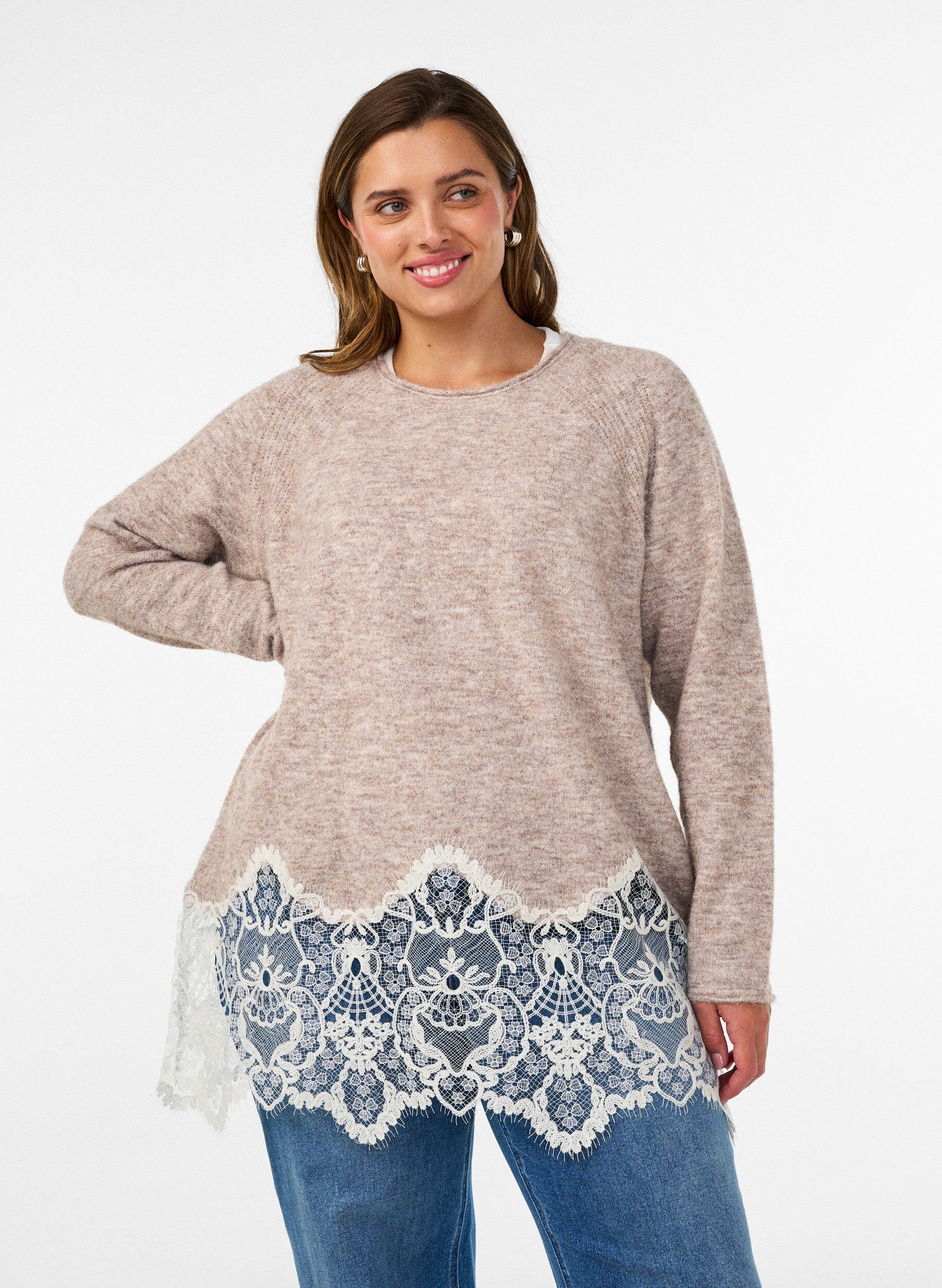 ZizziStrickpullover mit Raglan&auml;rmeln und breitem Spitzenbesatz, Beige, Model image number 0