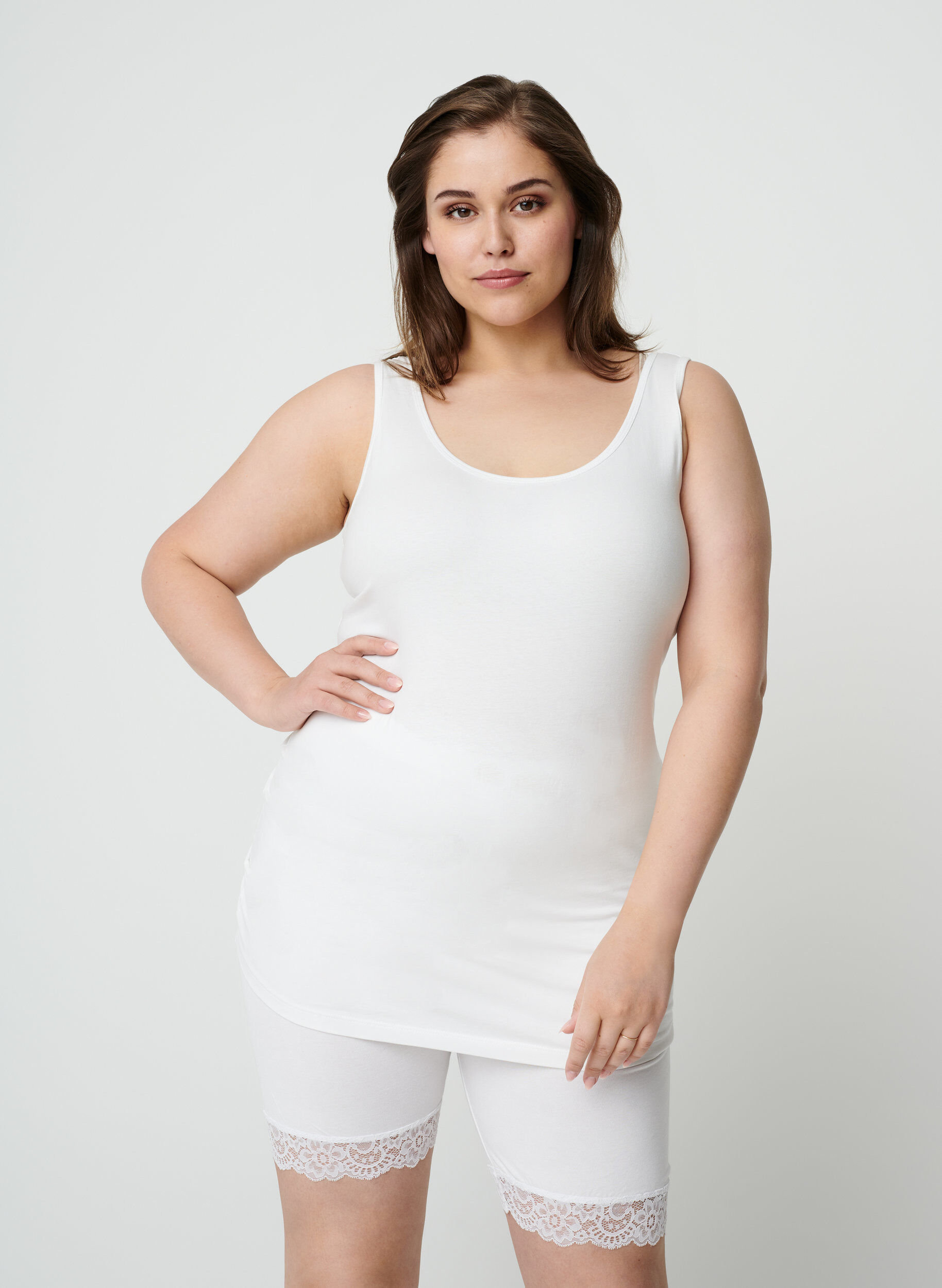 Fahrradshorts mit Spitzensaum, Wei&szlig;, Model