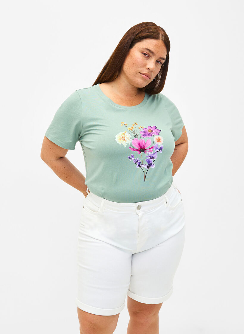 Eng anliegende Denim-Shorts mit hoher Taille, Bright White, Model image number 0