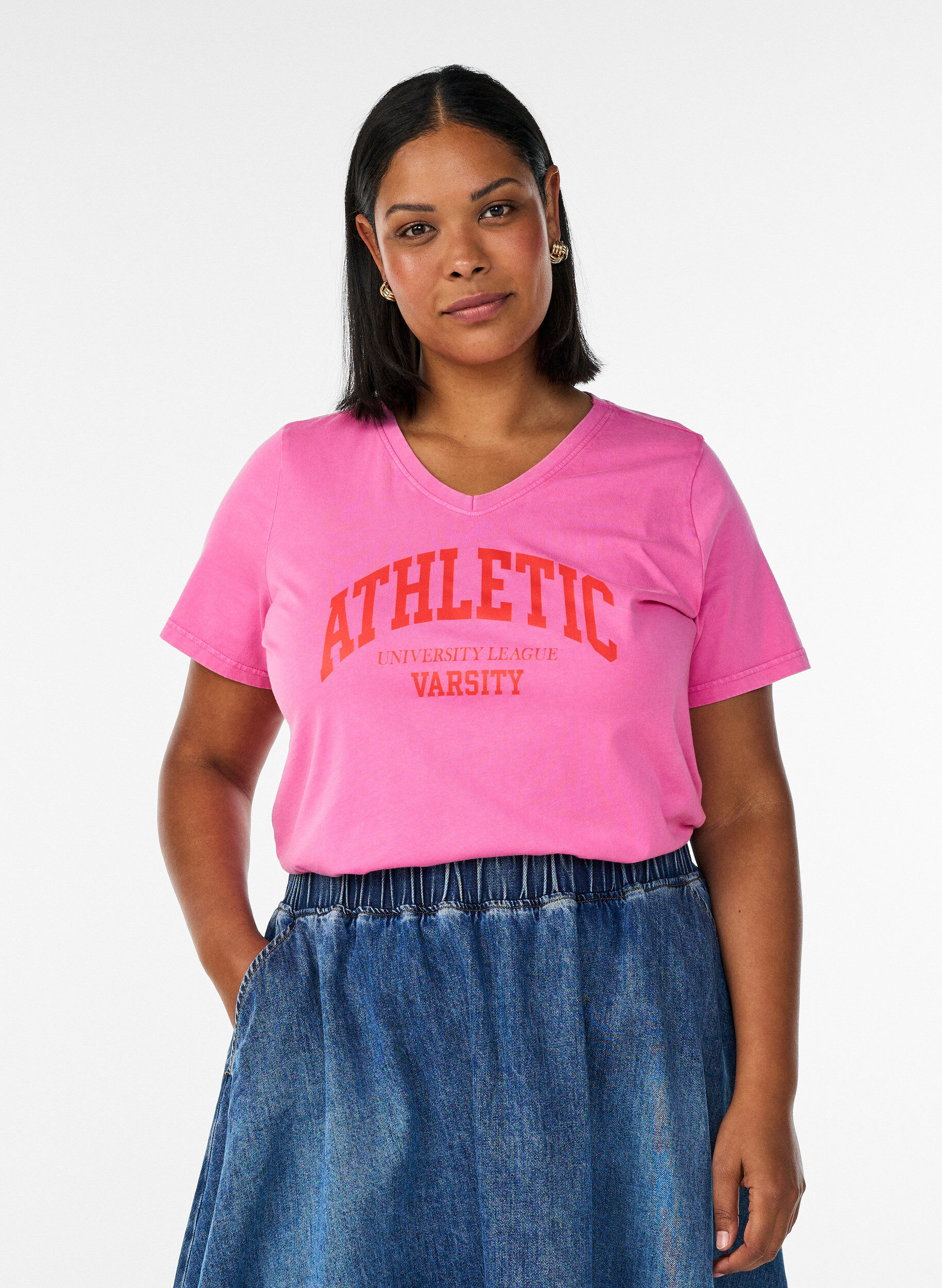 ZizziT-shirt en coton bio avec un imprim&eacute; varsity et col V, Rose, Model image number 0