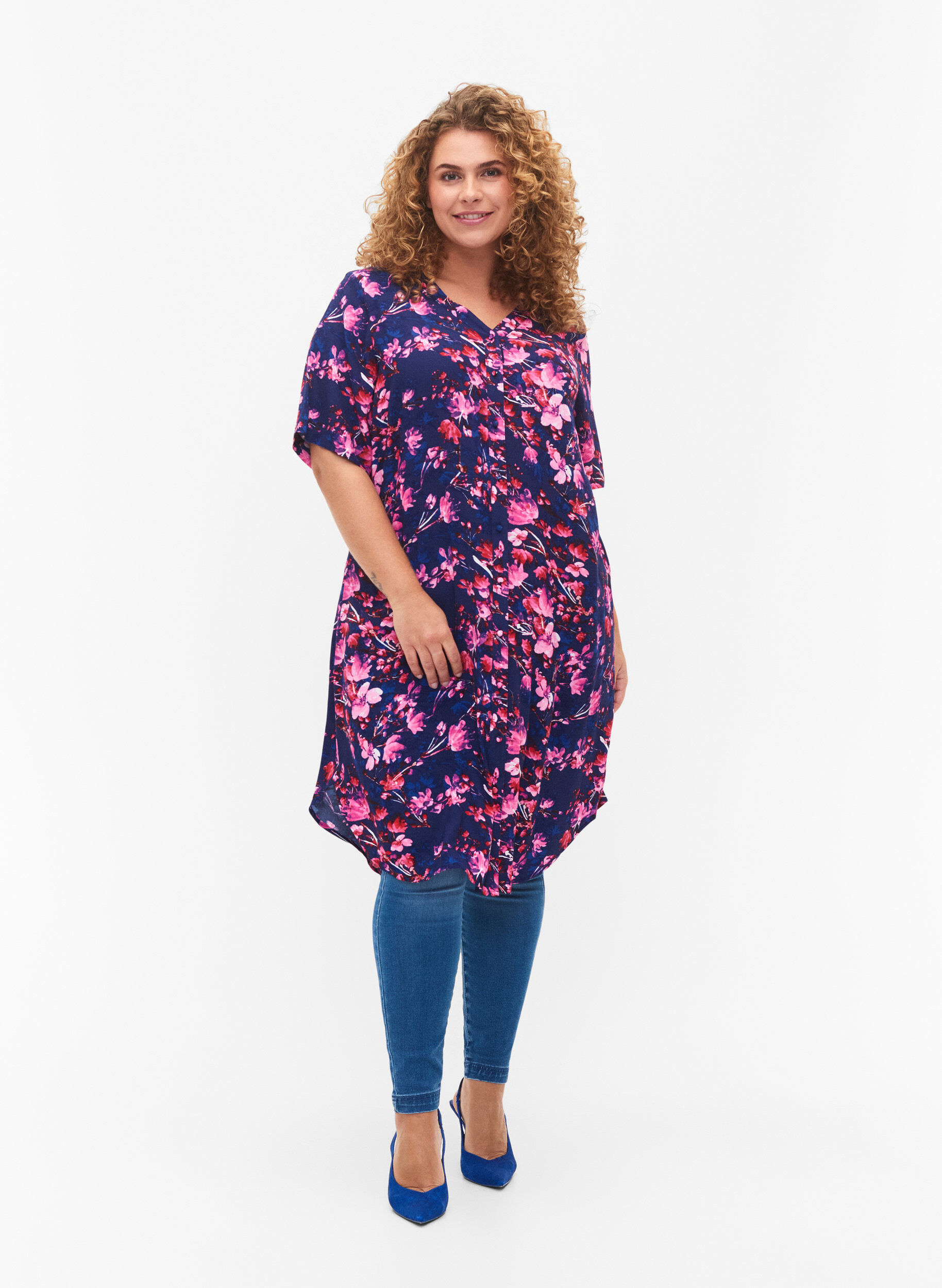 Zizzi Robe midi en viscose avec imprim&eacute; floral, B. Blue Pink Flower, Model image number 2