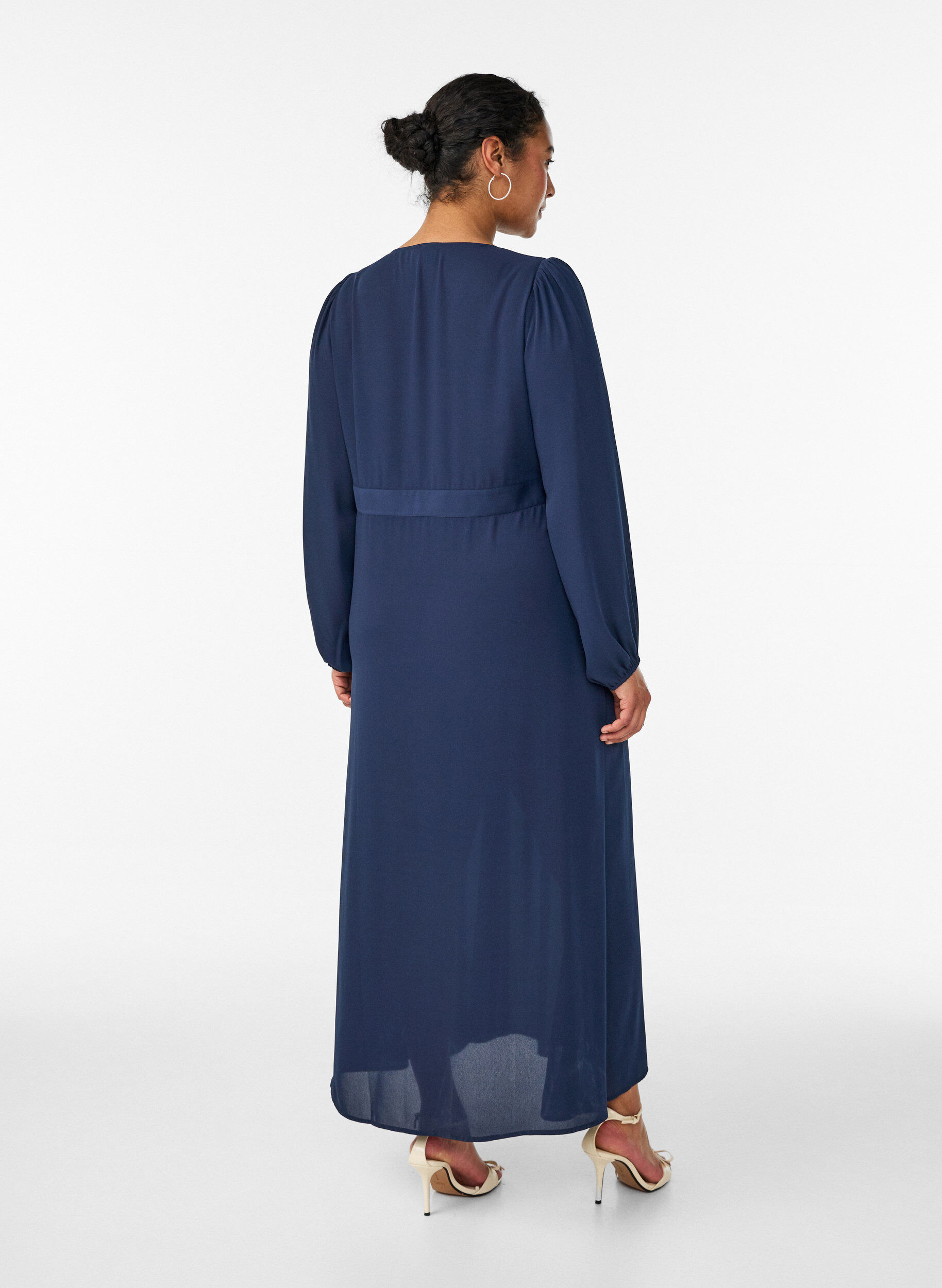 ZizziRobe maxi avec encolure cache-c&oelig;ur et manches longues, Bleu, Model image number 1