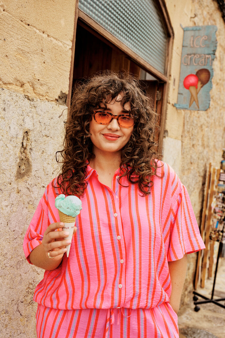 Rosa sommerlich gestreifter Look, , Model