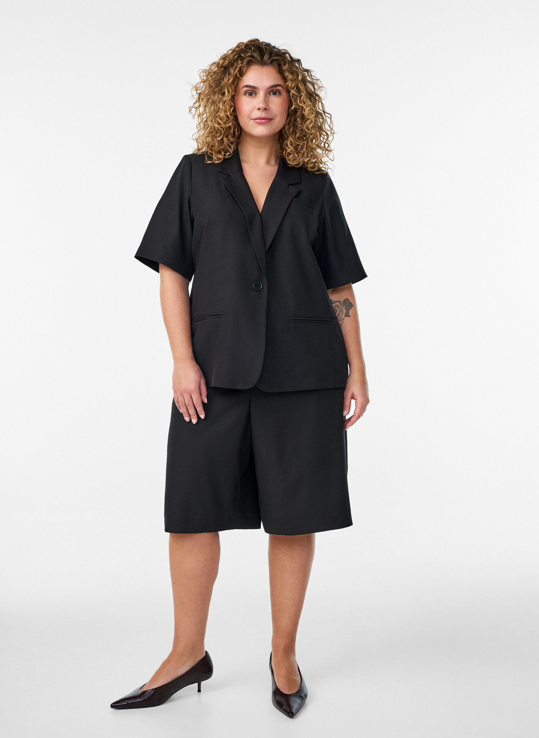 ZizziShort bermuda ample &agrave; taille haute, Noir, Model image number 1