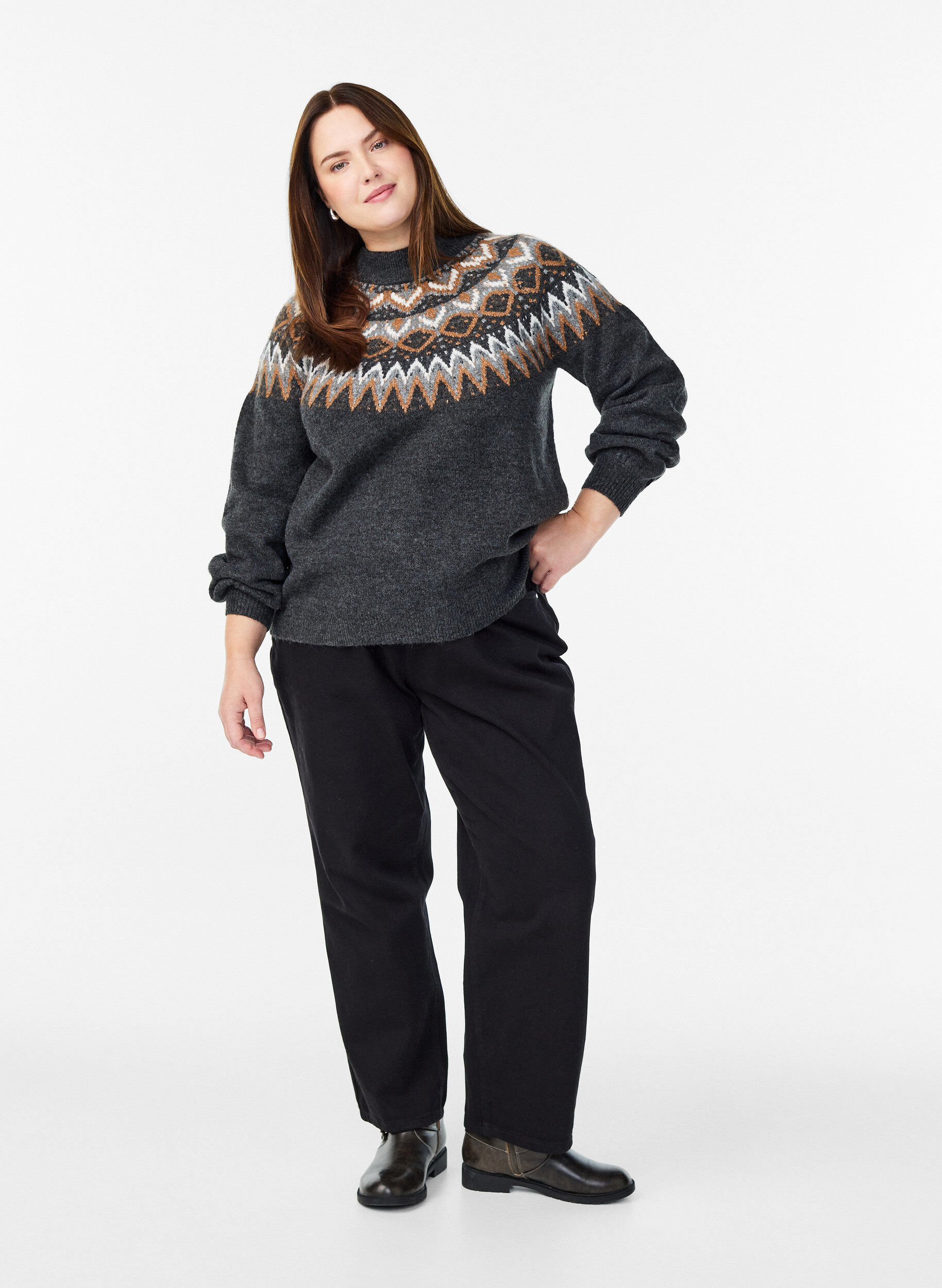 Zizzi Strickbluse mit Muster und hohem Kragen, Grau, Model image number 1