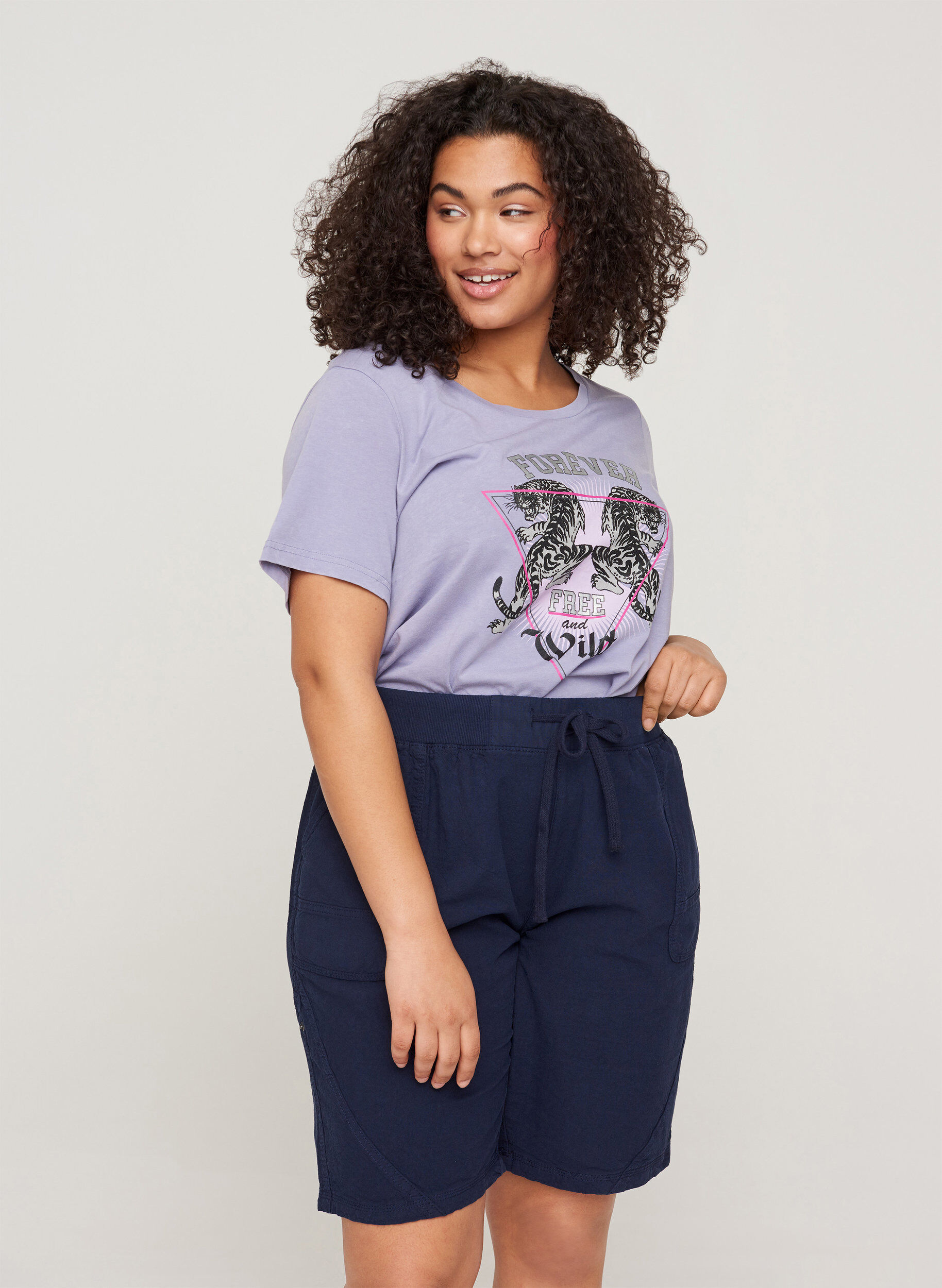 Zizzi Lockere Shorts aus Baumwolle mit Taschen , Blau, Model image number 0