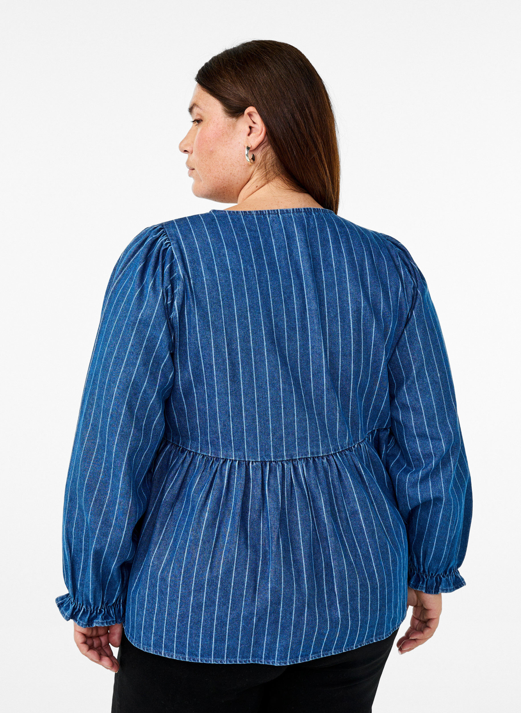 Zizzi Chemisier en denim ray&eacute; &agrave; nouer sur le devant, Bleu, Model image number 2
