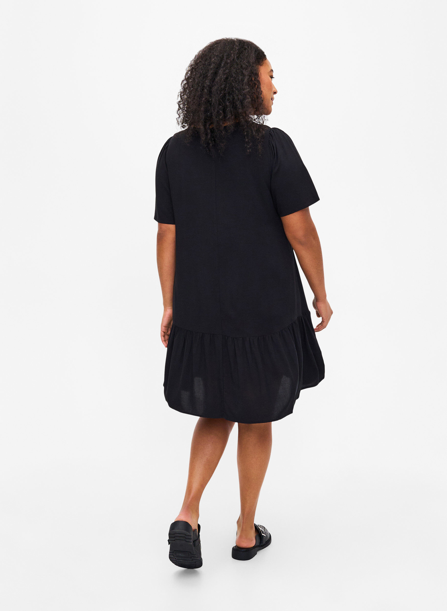 Zizzi FLASH &ndash; Kleid aus Viskose mit Schnittlinie, Schwarz, Model image number 2