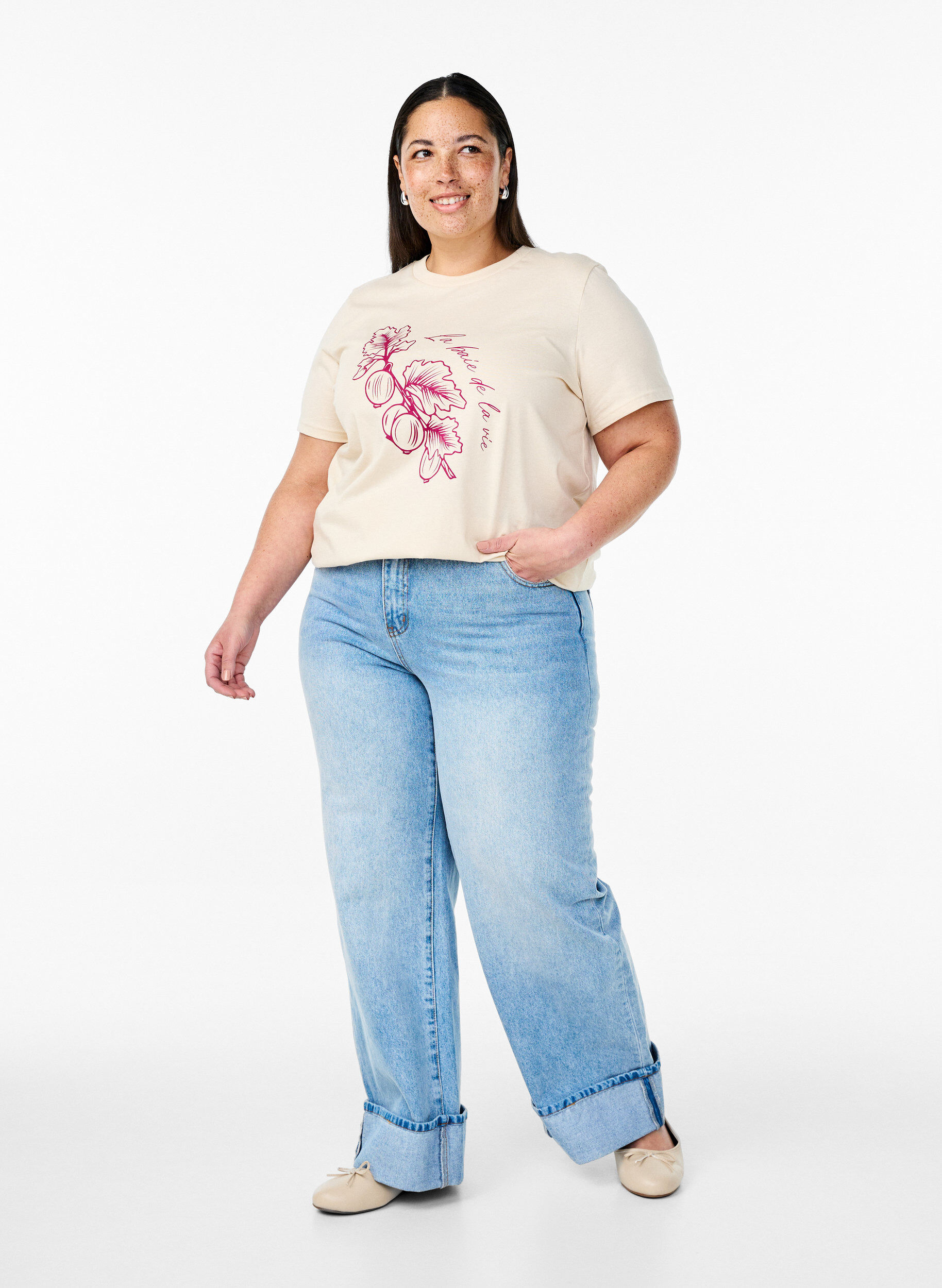 Zizzi T-Shirt aus Baumwolle mit Print, Beige, Model image number 1