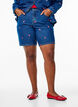 Shorts en jean avec fraises brod&eacute;es, Bleu, Model image number 2