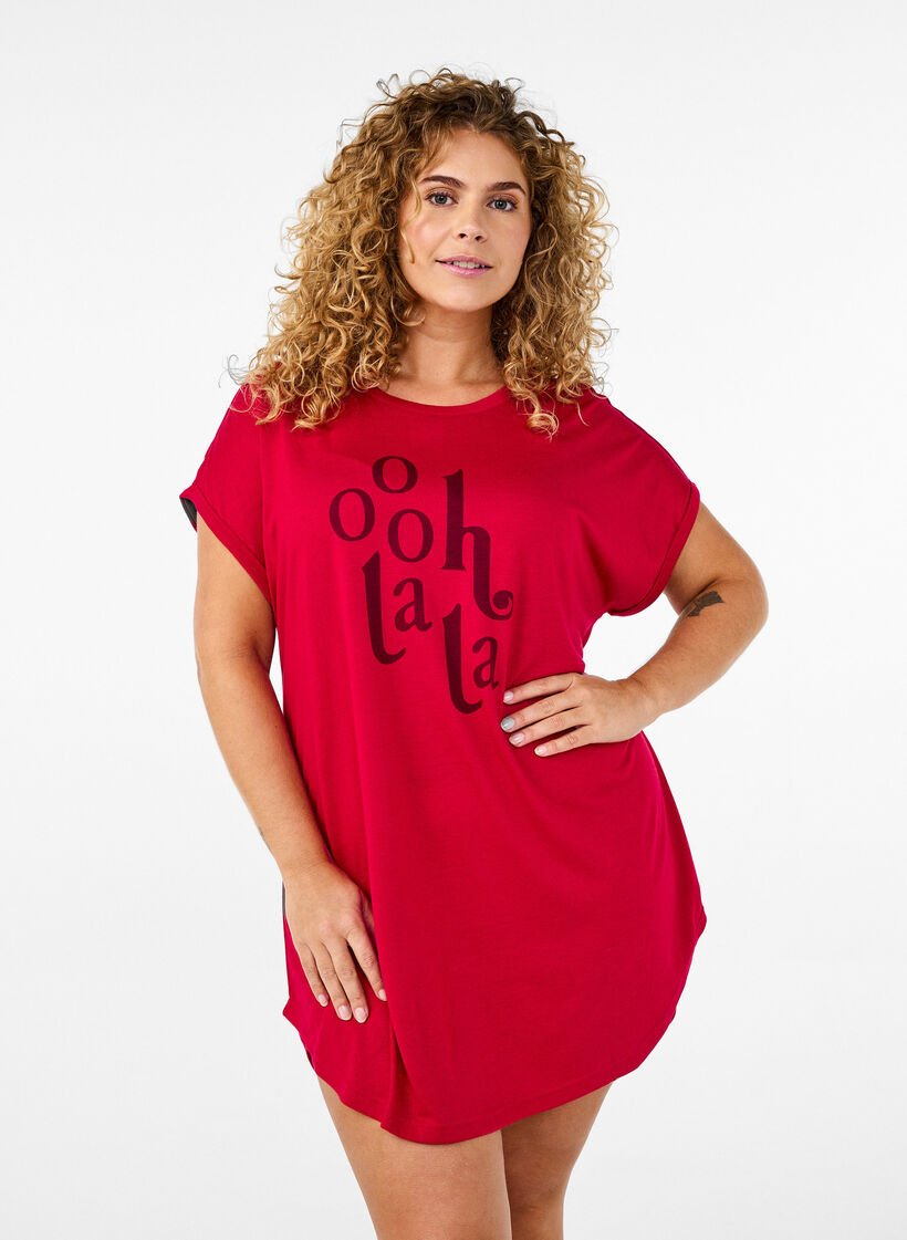 Chemise de nuit à manches courtes avec imprimé de texte, Rouge, Model image number 0