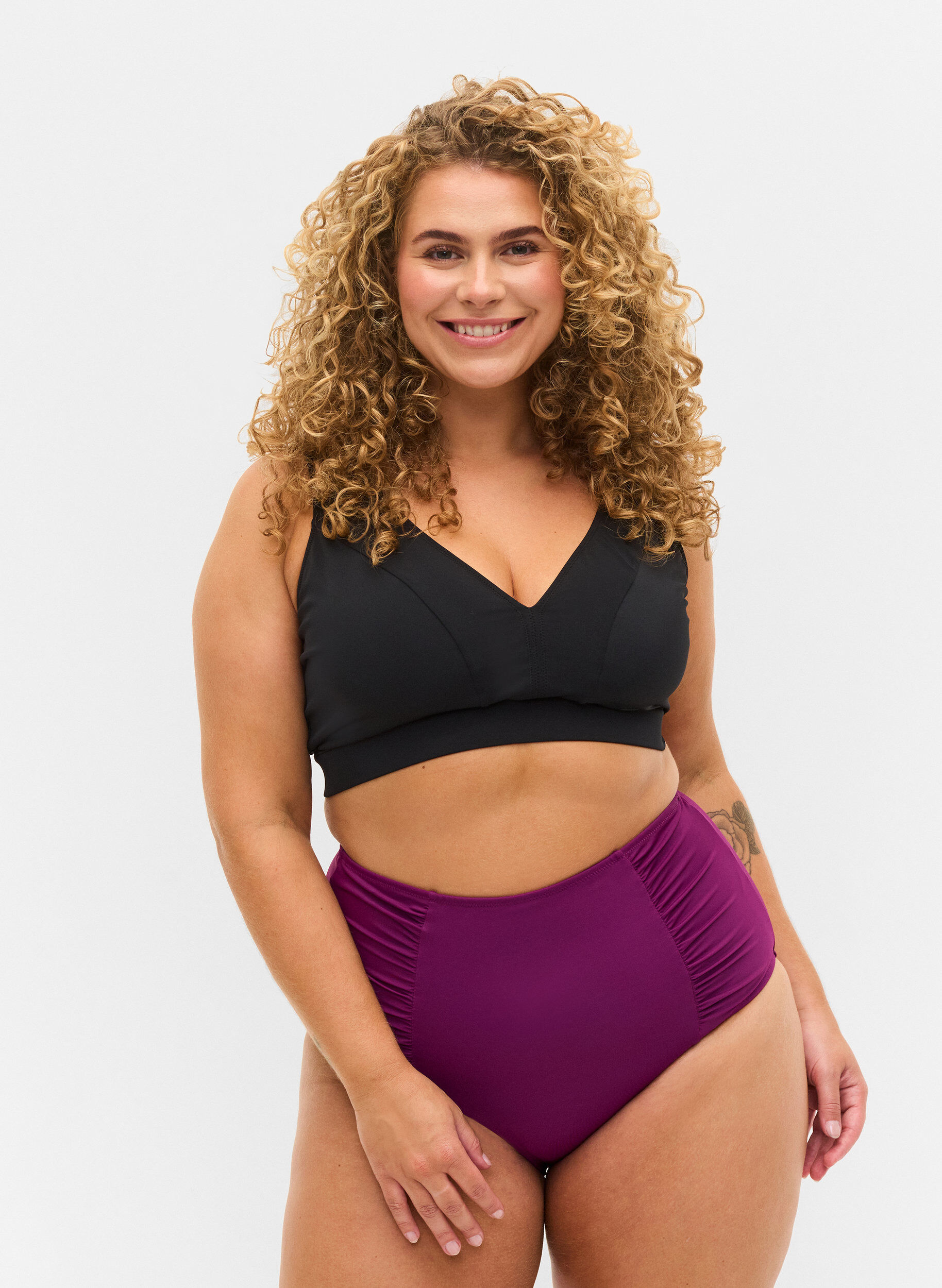 Zizzi Hochtailliertes Bikini-Unterteil mit R&uuml;schen, Dark Purple, Model image number 0