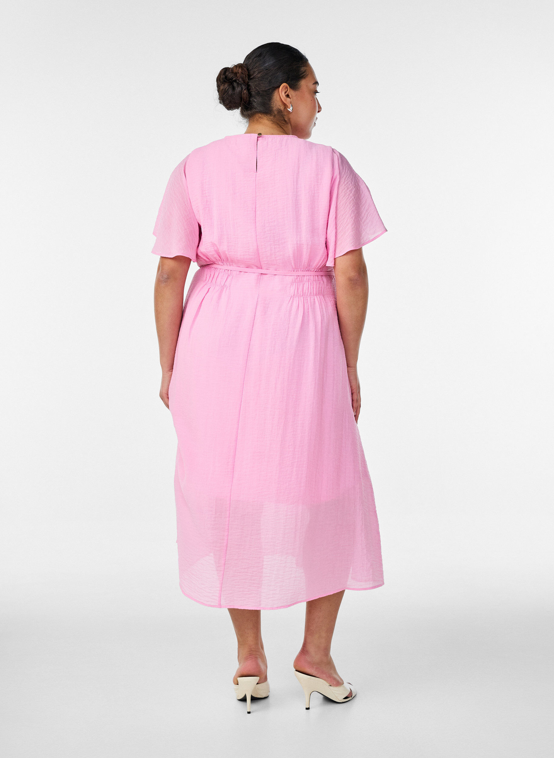 ZizziRobe longue avec manches papillon et taille &agrave; nouer, Rose, Model image number 1
