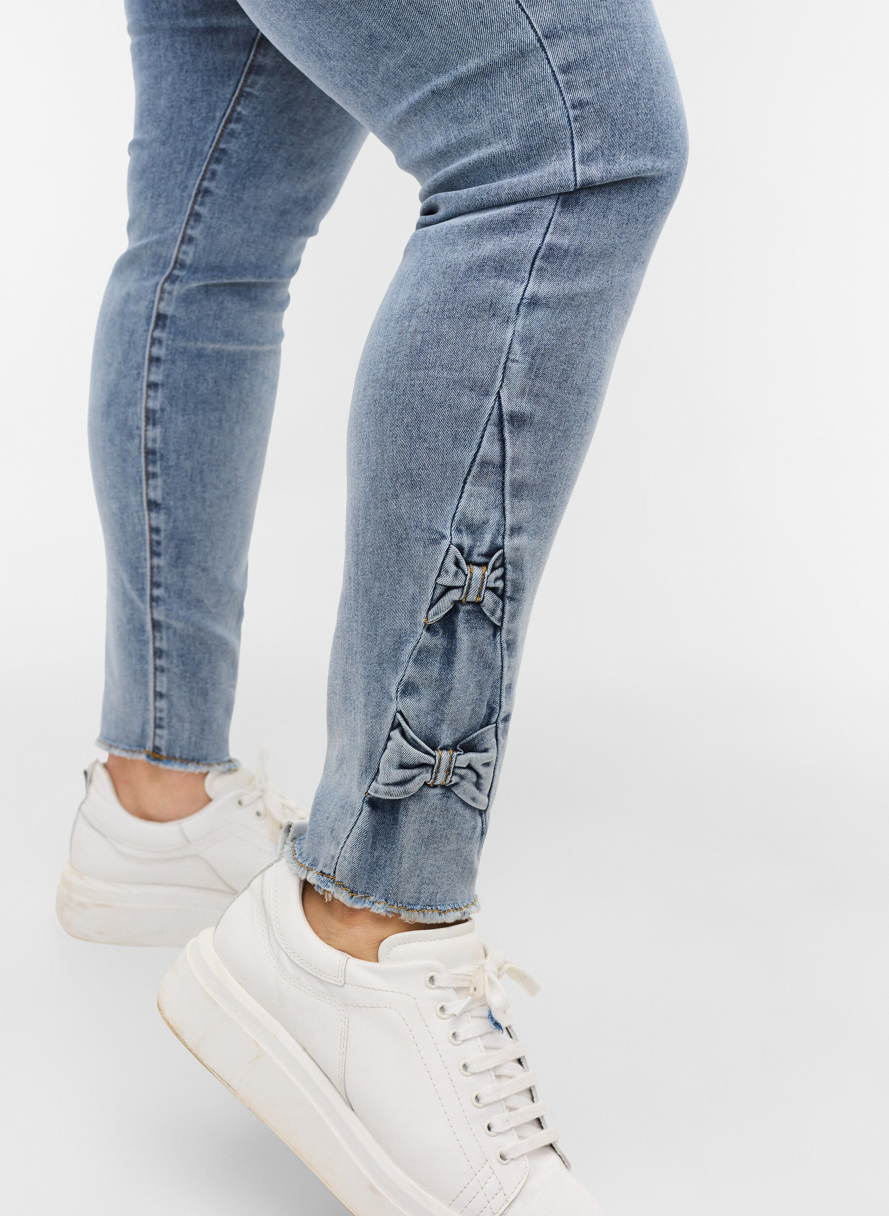 Zizzi Jean Amy avec n&oelig;uds, Light blue, Model image number 2