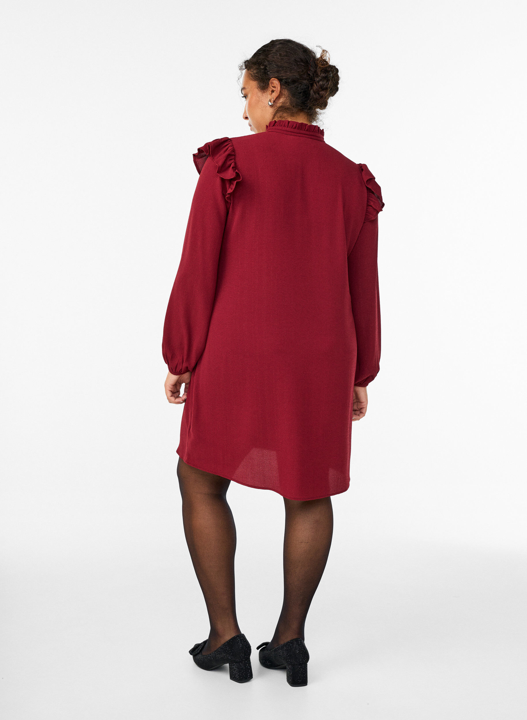 Zizzi Kurzes Kleid mit R&uuml;schen und Glitzer , Dunkles Bordeaux, Model image number 2