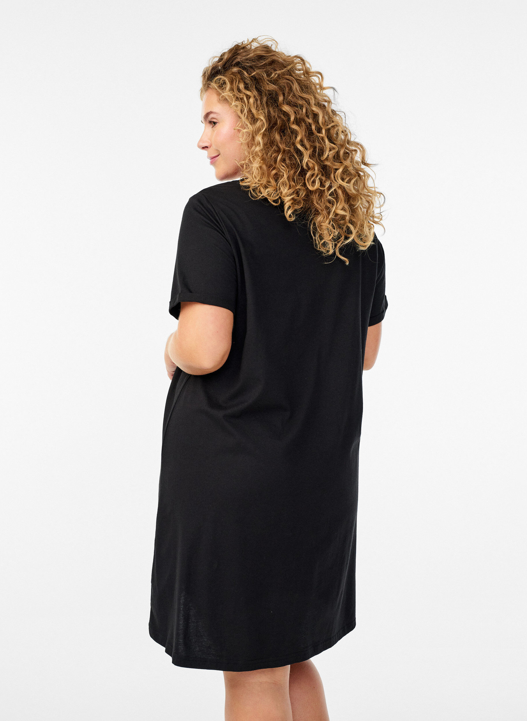 ZizziKurz&auml;rmeliges Nachthemd aus Bio-Baumwolle, Schwarz, Model image number 2