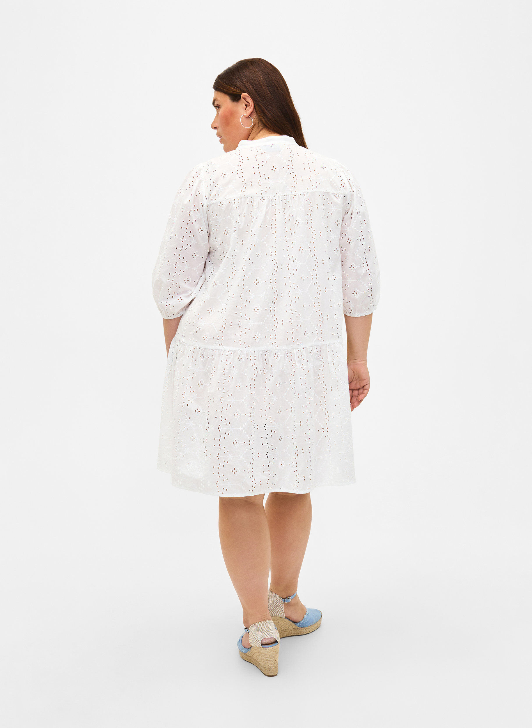 Zizzi Hemdblusenkleid aus Baumwolle mit Lochstickerei, Bright White, Model image number 1