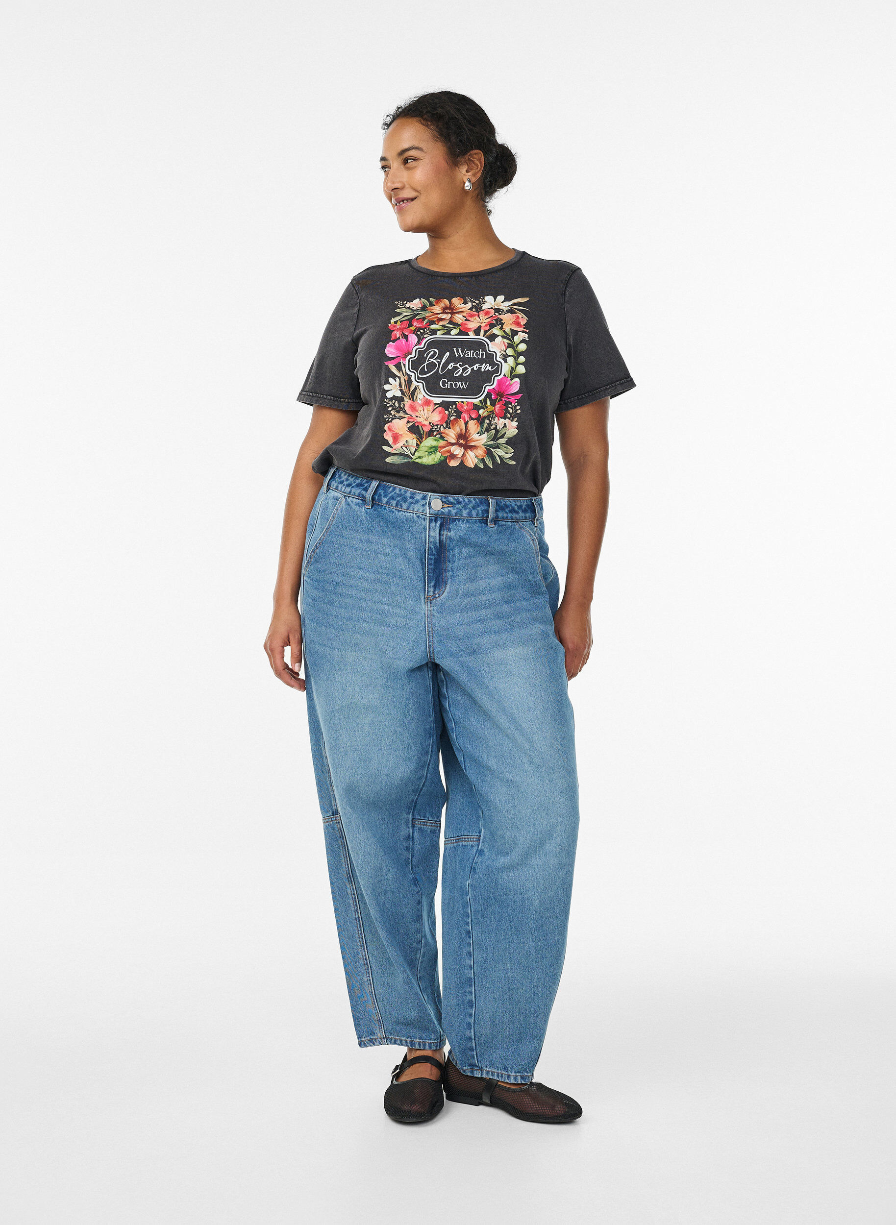 Zizzi T-Shirt aus Bio-Baumwolle mit Print, Grau, Model image number 1