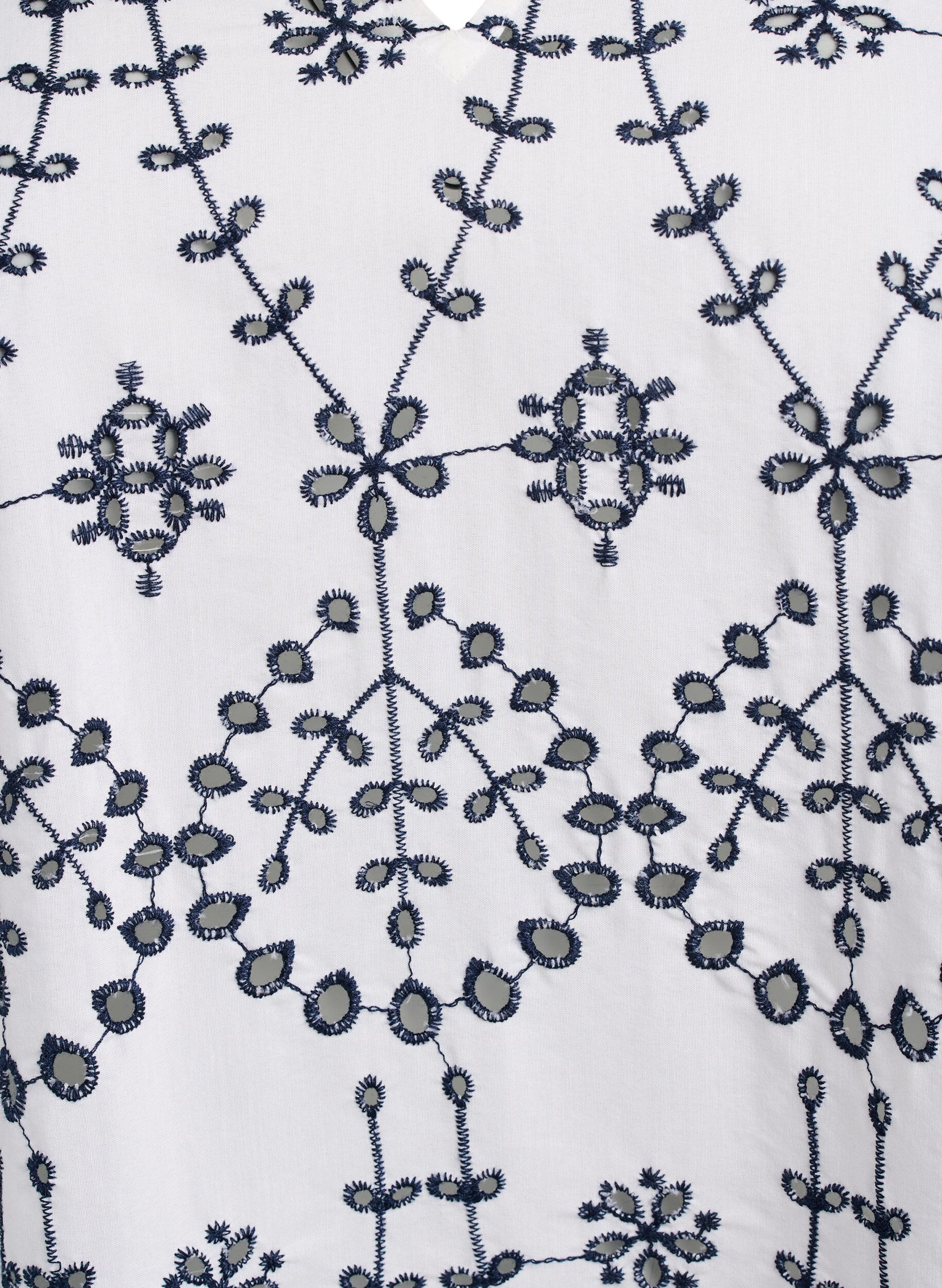 Zizzi Kleid mit kontrastierender Lochstickerei, White w. Navy Blazer, Packshot image number 2