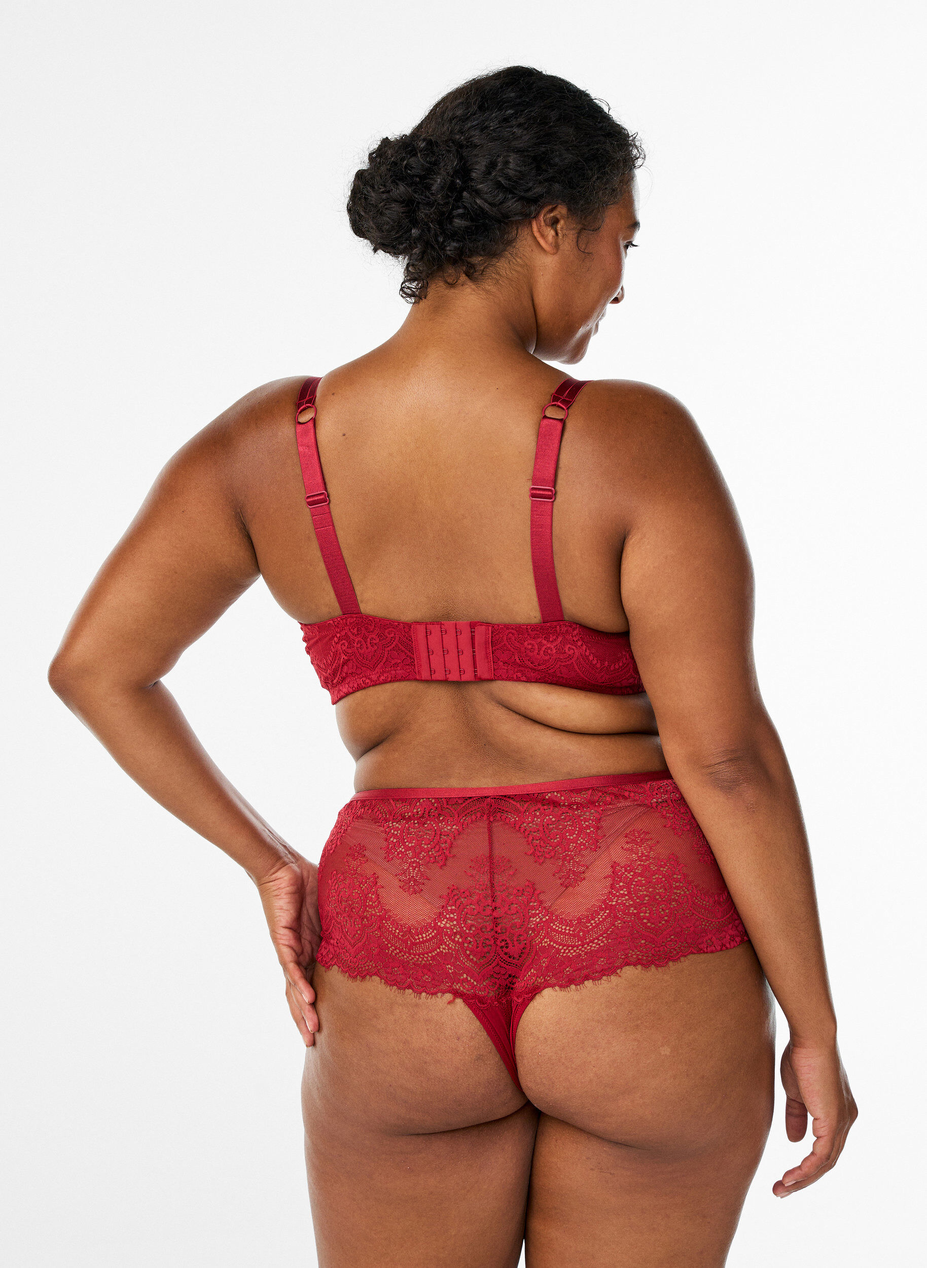 Zizzi Hipster-Tanga aus Spitze mit einer &Ouml;ffnung unten, Rot, Model image number 1