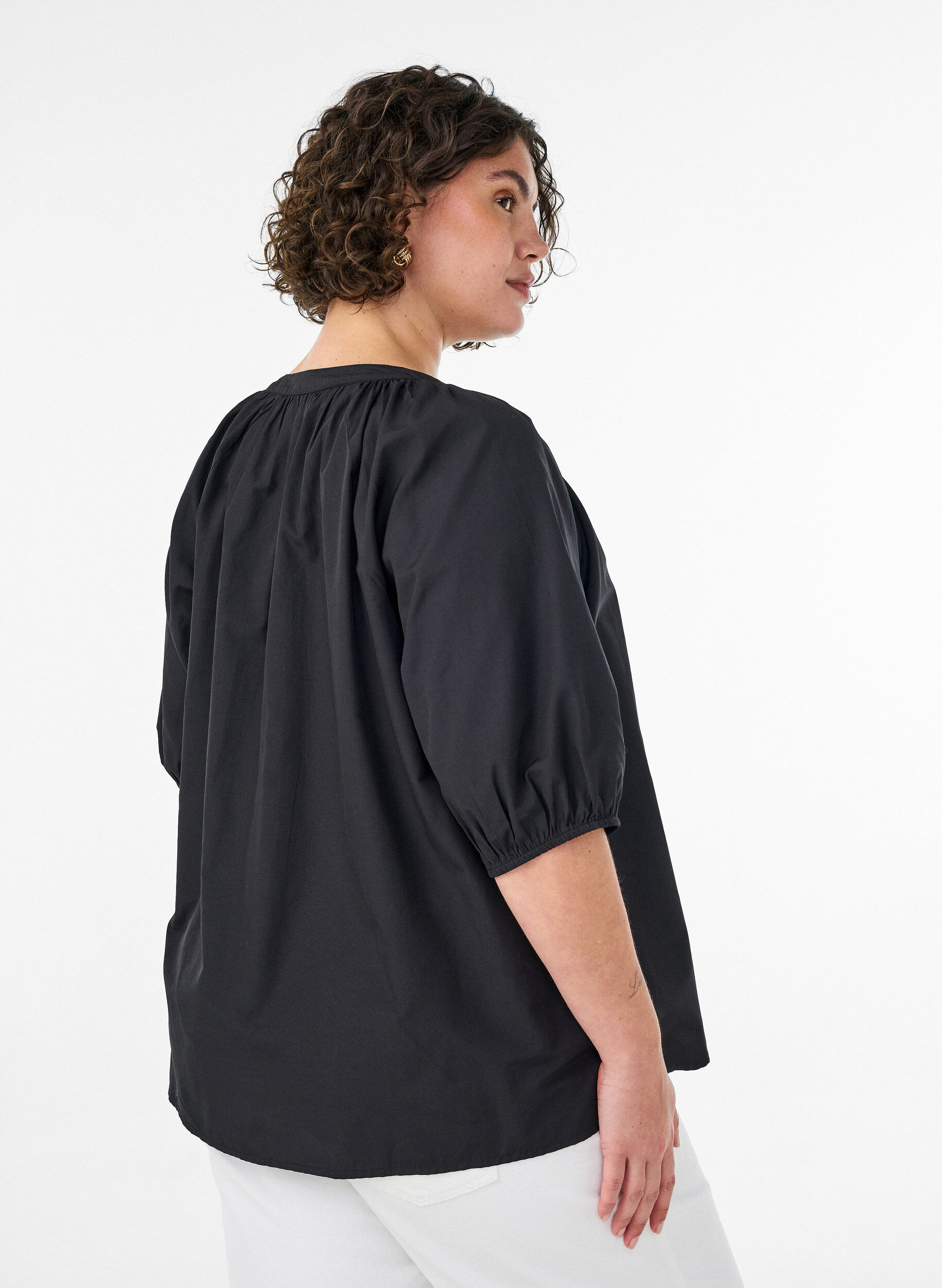 ZizziHemdbluse mit Knopfleiste und Bindeg&uuml;rtel, Schwarz, Model image number 2