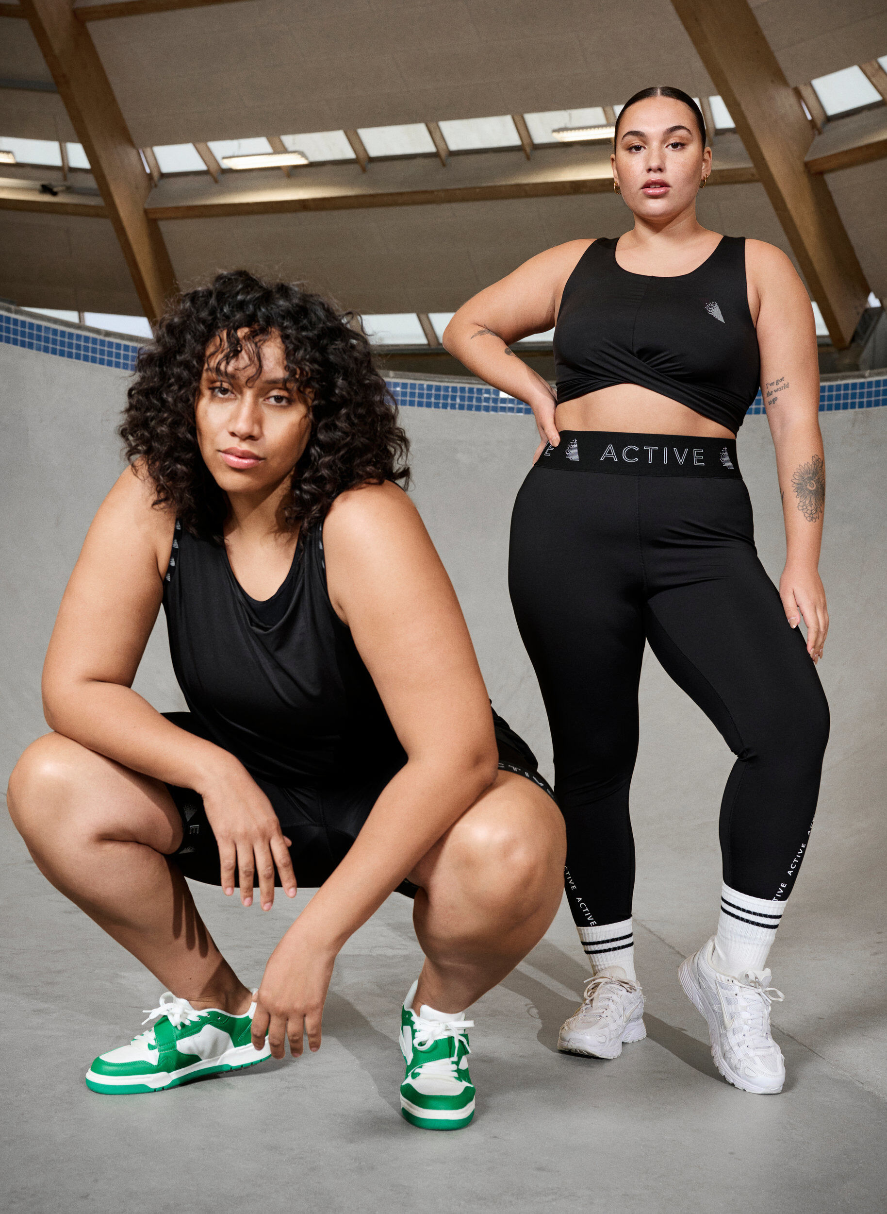 Zizzi Sport-BH mit Kreuzdetails, Black, Image image number 0