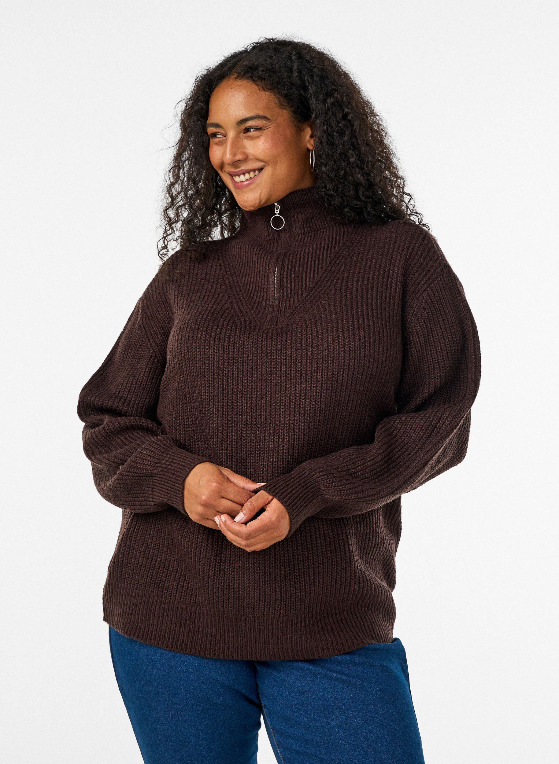 Strickpullover mit hohem Kragen und Rei&szlig;verschluss, Braun, Model