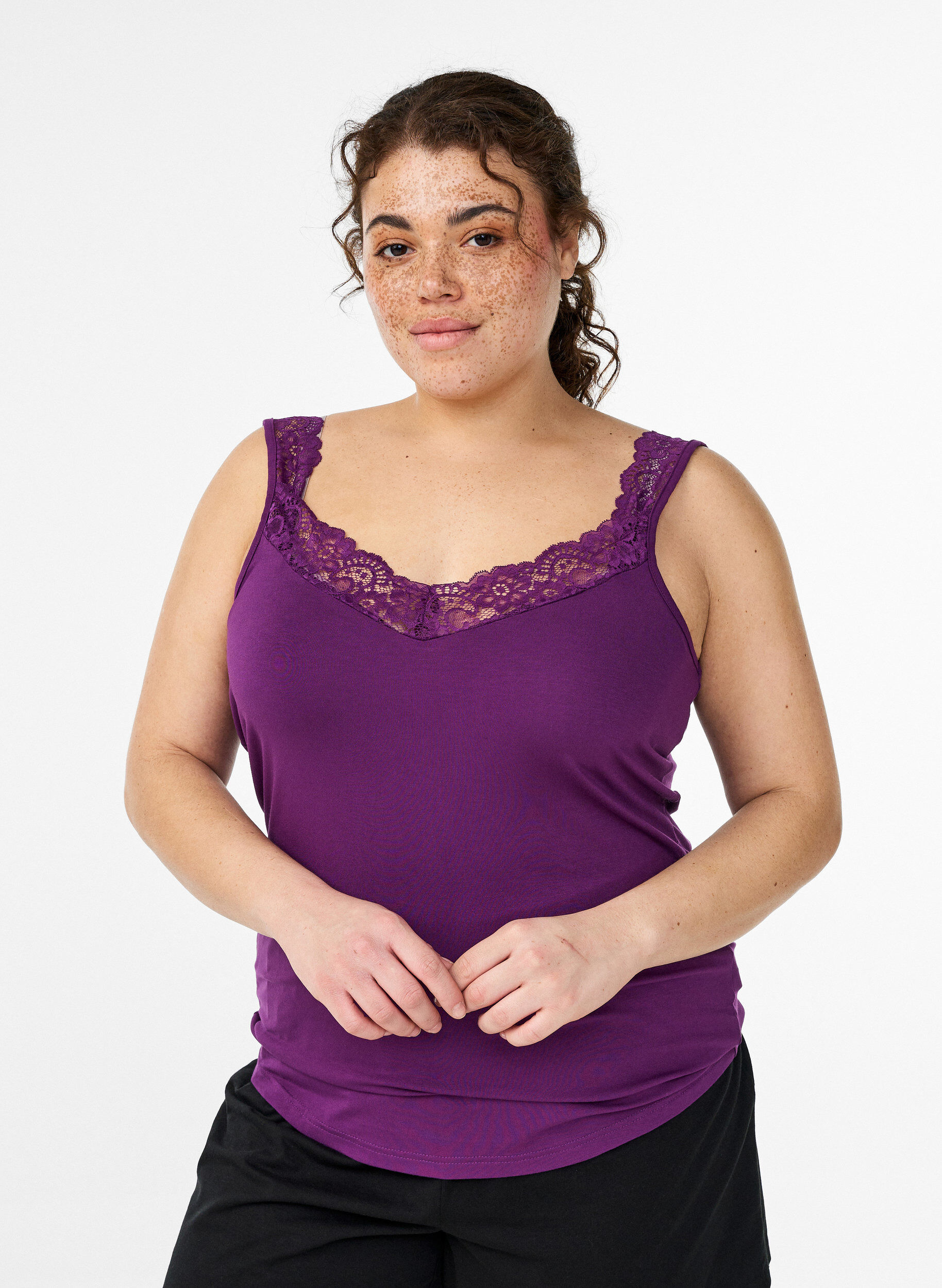 Top aus Viskose mit Spitze, Lila, Model