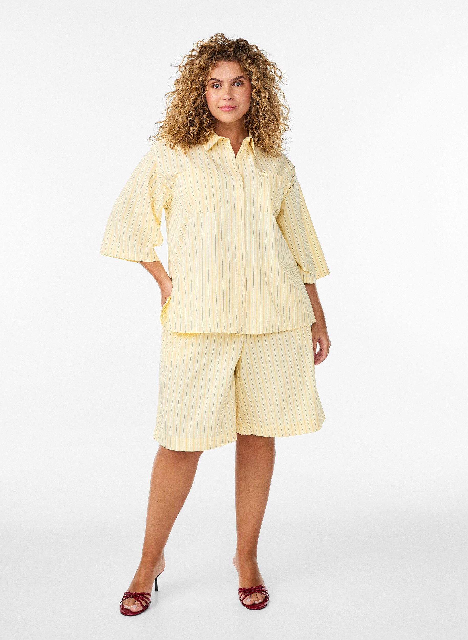 ZizziBlouse ray&eacute;e &agrave; coupe ample, Jaune clair, Model image number 1